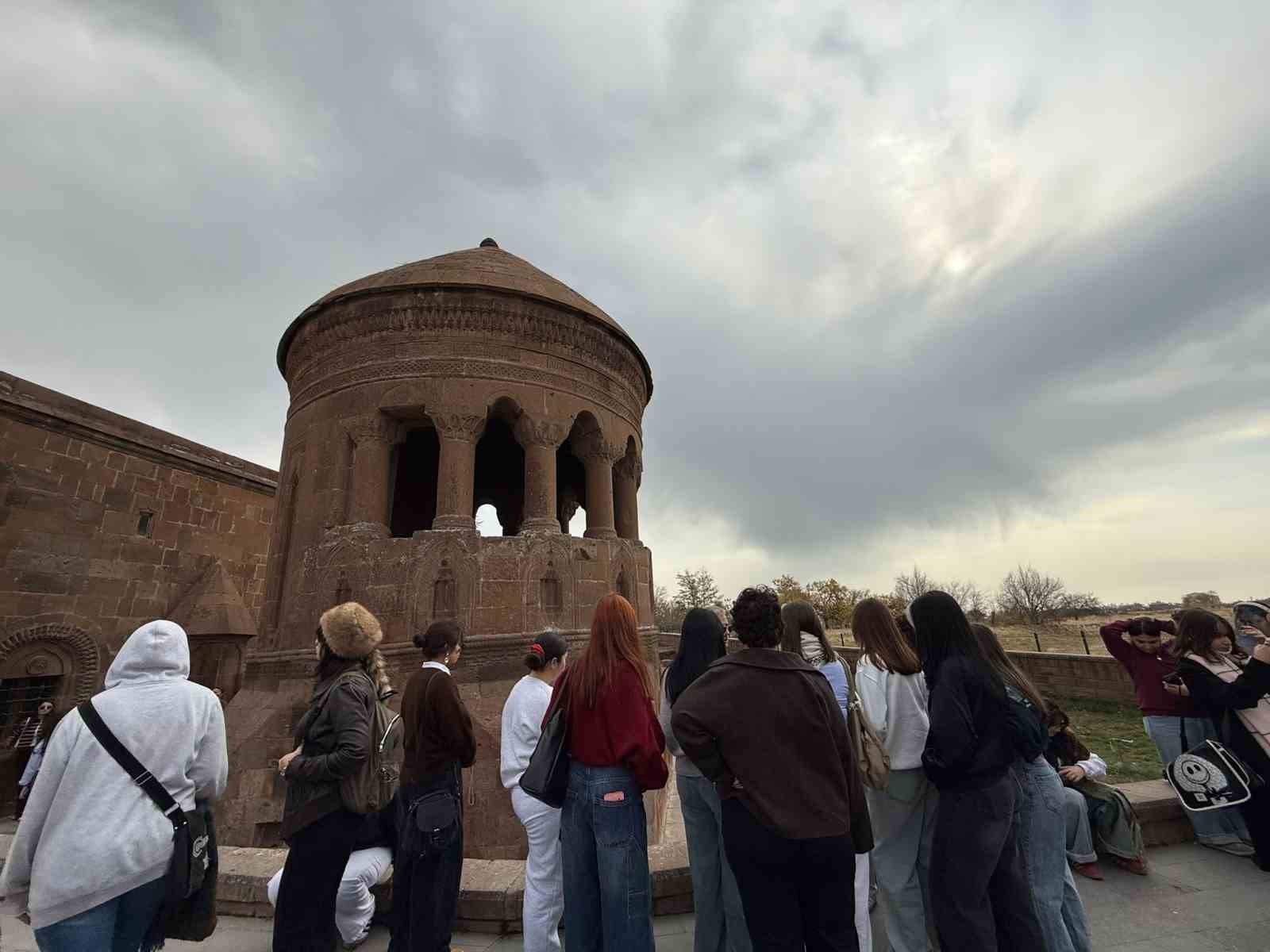 MUĞLALI GENÇLER MEDENİYET, TARİH VE KÜLTÜR KAMPI İLE BİTLİS VE VAN'I KEŞFETTİ