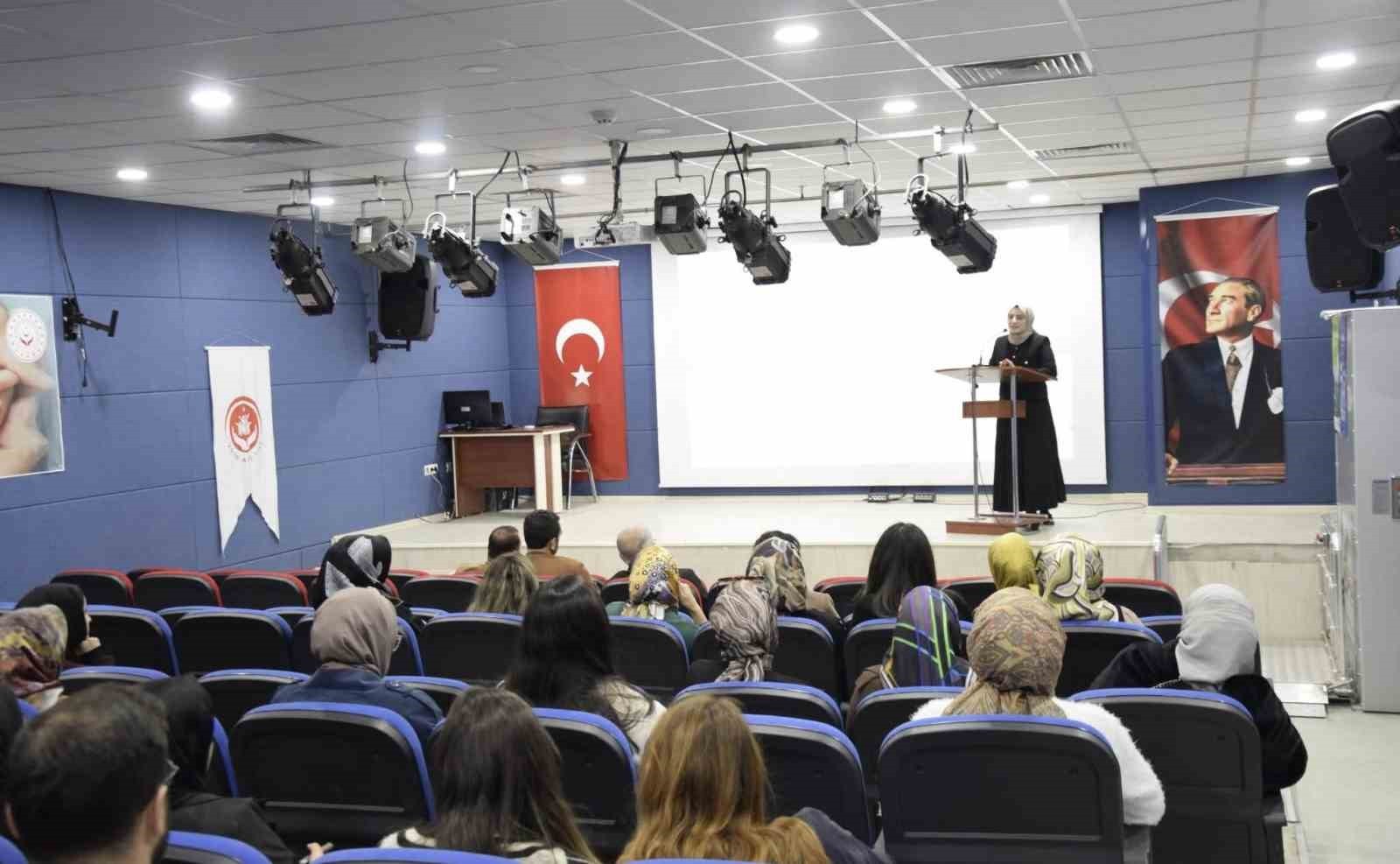 MUŞ AİLE VE SOSYAL HİZMETLER İL MÜDÜRLÜĞÜ PERSONELİNE YÖNELİK DÜZENLENEN EĞİTİMDE, ÇOCUKLUK ÇAĞI...