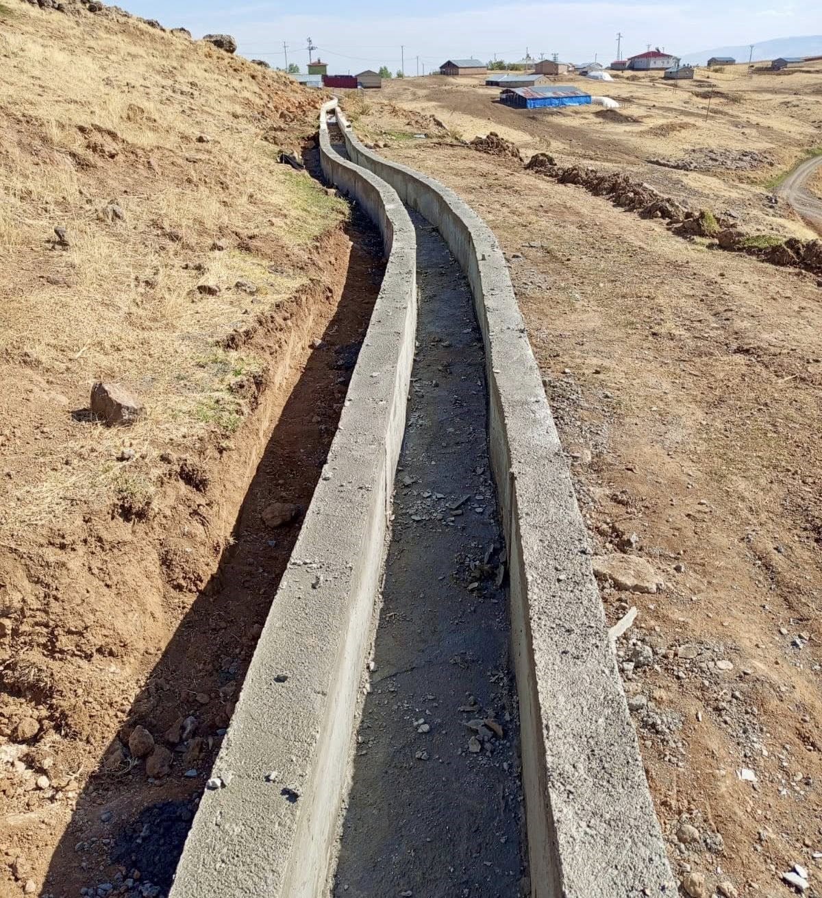 MUŞ İL ÖZEL İDARESİ TARAFINDAN YAPIMI TAMAMLANAN KEPENEK KÖYÜ SULAMA TESİSİ, ÇİFTÇİLERİN HİZMETİNE...