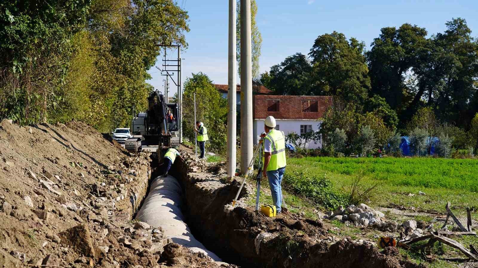 MUSKİ, KÖYCEĞİZ ZEYTİNALANI’NDA YAĞMUR SUYU TAŞKINLARININ ÖNÜNE GEÇİYOR