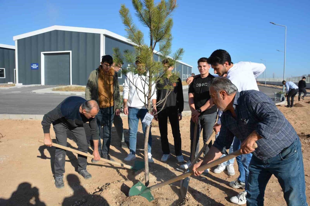NECMETTİN ERBAKAN ÜNİVERSİTESİ, DOĞAYA SAHİP ÇIKMA BİLİNCİNİ GÜÇLENDİREN ÇALIŞMALARINA YENİLERİNİ...