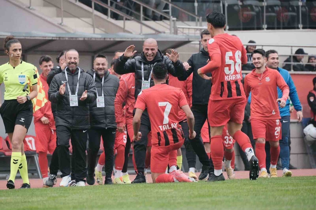 NESİNE 2. LİG BEYAZ GRUP ERTELEME MAÇINDA GMG KASTAMONUSPOR, SAHASINDA ALTINORDU’YU 7-1 MAĞLUP...