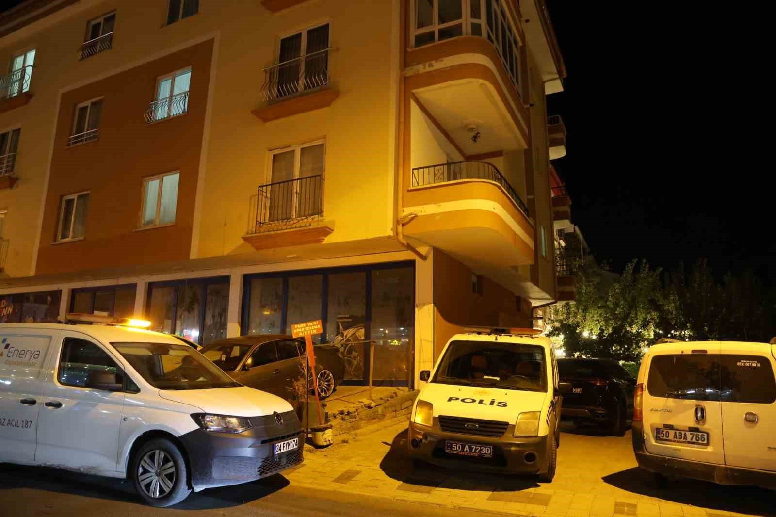 NEVŞEHİR’DE KENDİSİNDEN HABER ALINAMAYAN 9 AYLIK HAMİLE KADIN EVİNDE ÖLÜ BULUNDU. İLK İNCELEMELERE...