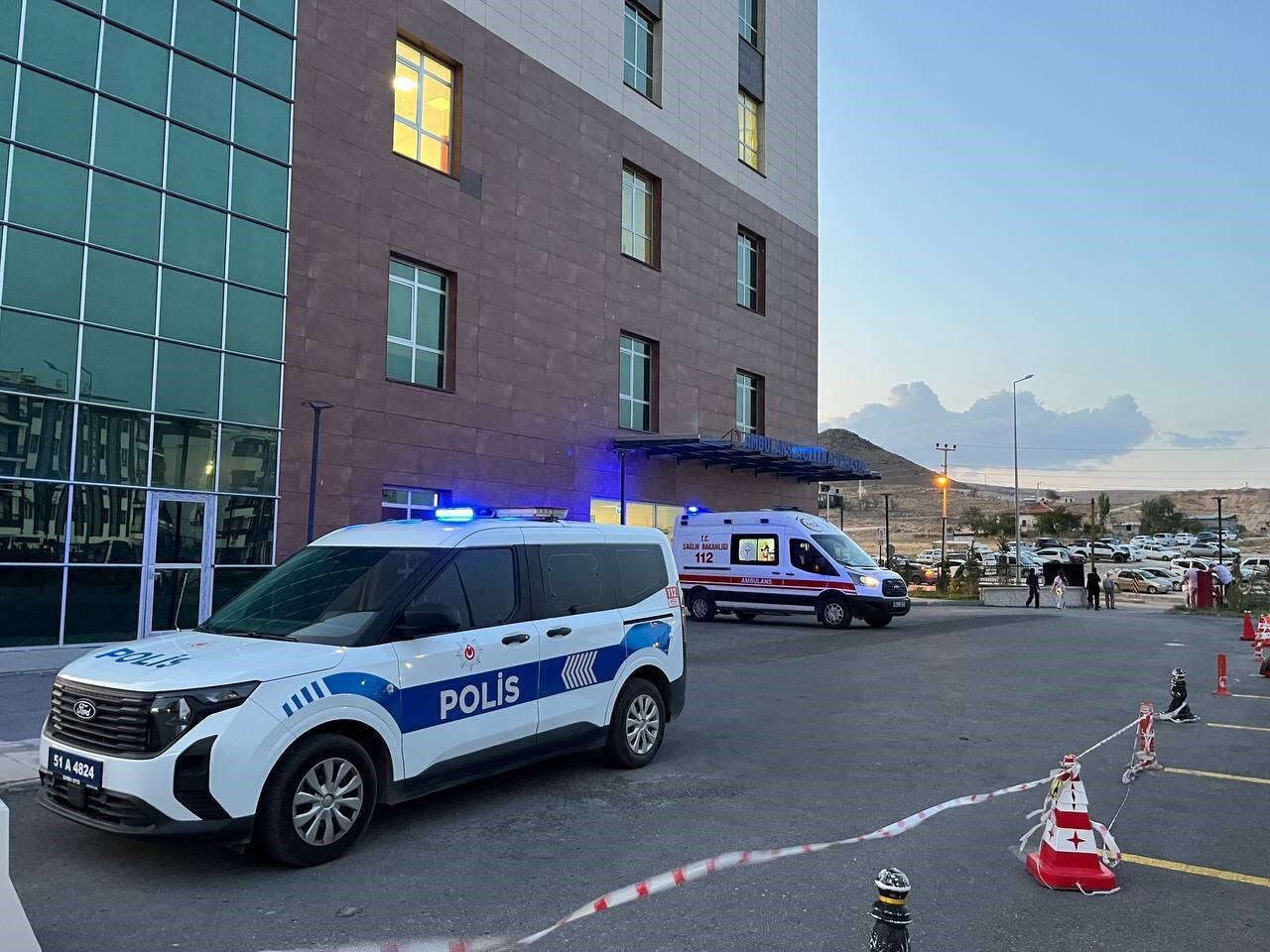 NİĞDE’DE ARAZİ ANLAŞMAZLIĞI NEDENİYLE HUSUMETLİ OLDUKLARI İDDİA EDİLEN ŞAHISLARIN KAVGASINDA 1...