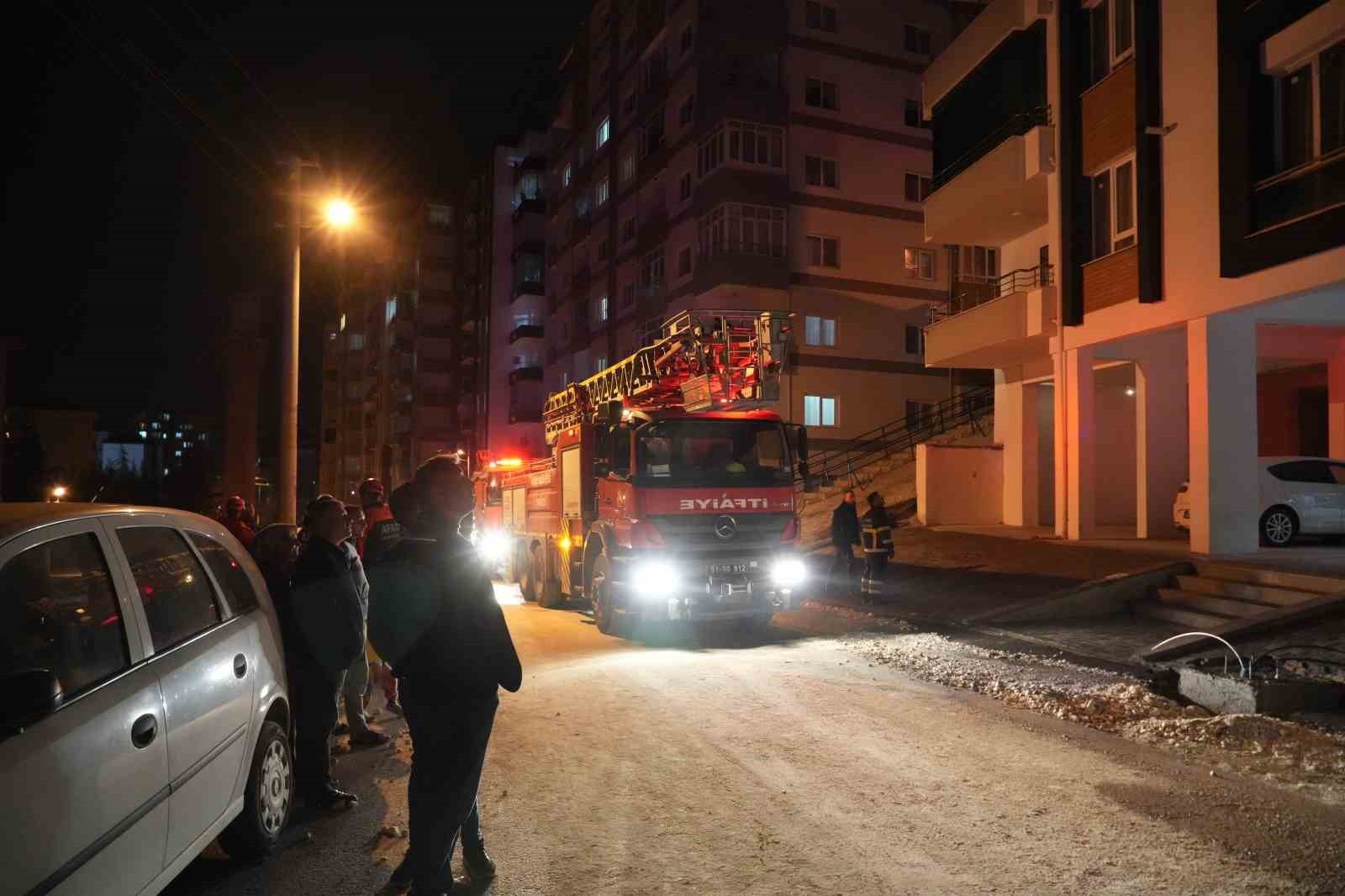 NİĞDE’DE BİR APARTMANIN 6. KATINDA YANGIN ÇIKTI.