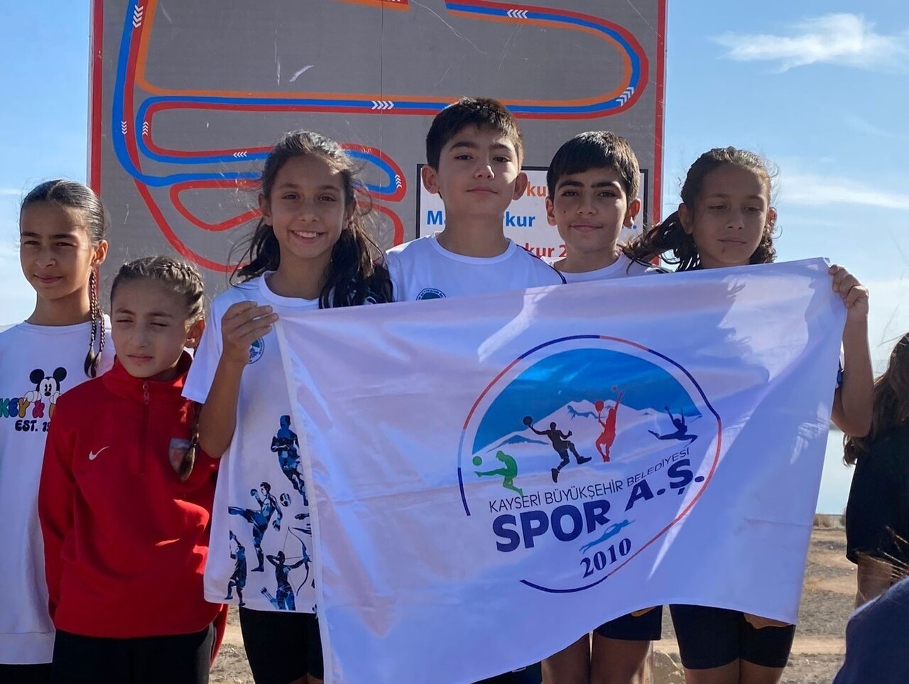 NİĞDE’DE DÜZENLENEN EŞREF AYDIN BÖLGESEL KROS LİGİ YARIŞMALARI’NDA KAYSERİ BÜYÜKŞEHİR BELEDİYESİ...