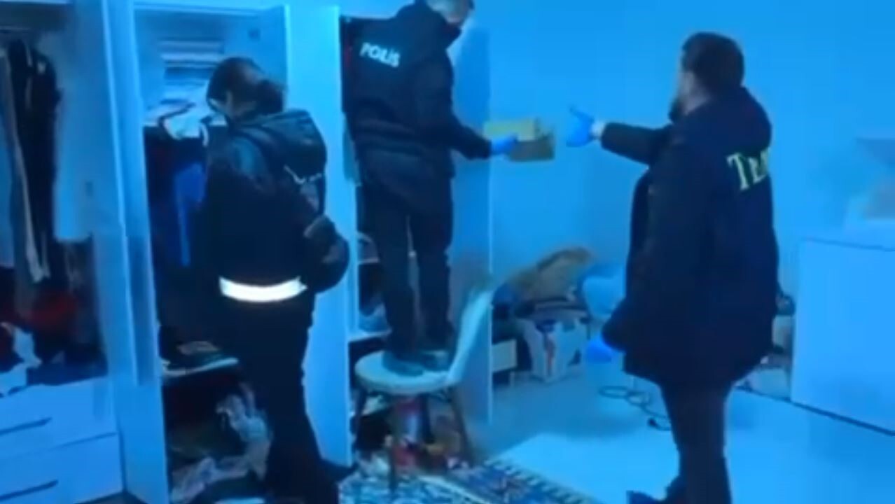 NİĞDE MERKEZLİ 14 İLDE YASA DIŞI BAHİS, KARA PARA AKLAMA VE SUÇ ÖRGÜTÜ KURMA OPERASYONUNDA 27 KİŞİ...