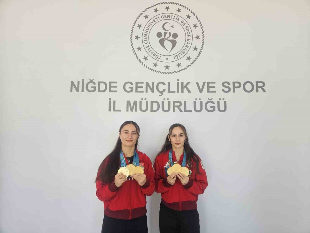 NİĞDELİ MİLLİ HALTERCİLER CANSEL ÖZKAN VE AYSEL ÖZKAN, 2025 YILINDA KATILDIKLARI ULUSLARARASI...