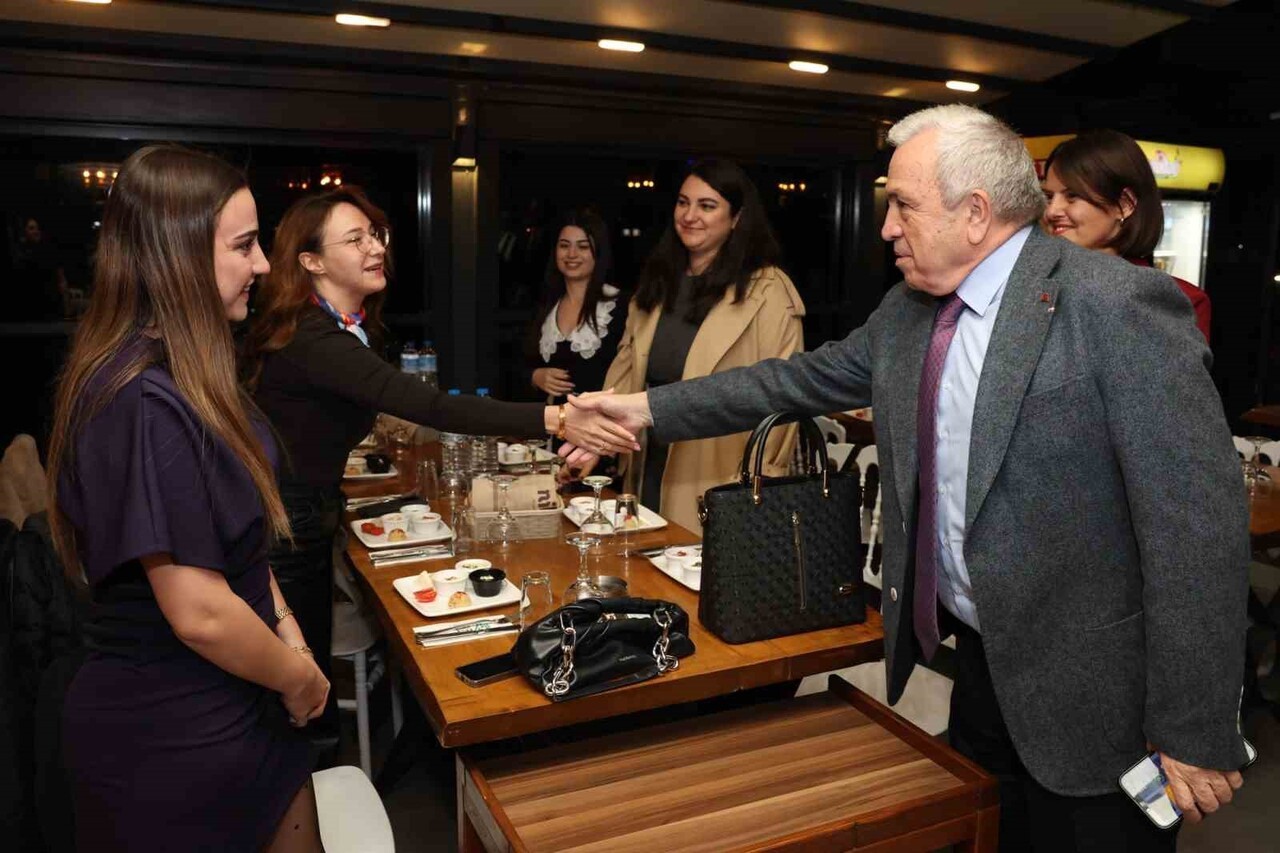 NİLÜFER BELEDİYESİ, 24 KASIM ÖĞRETMENLER GÜNÜ’NDE EĞİTİMCİLERİ YALNIZ BIRAKMADI.