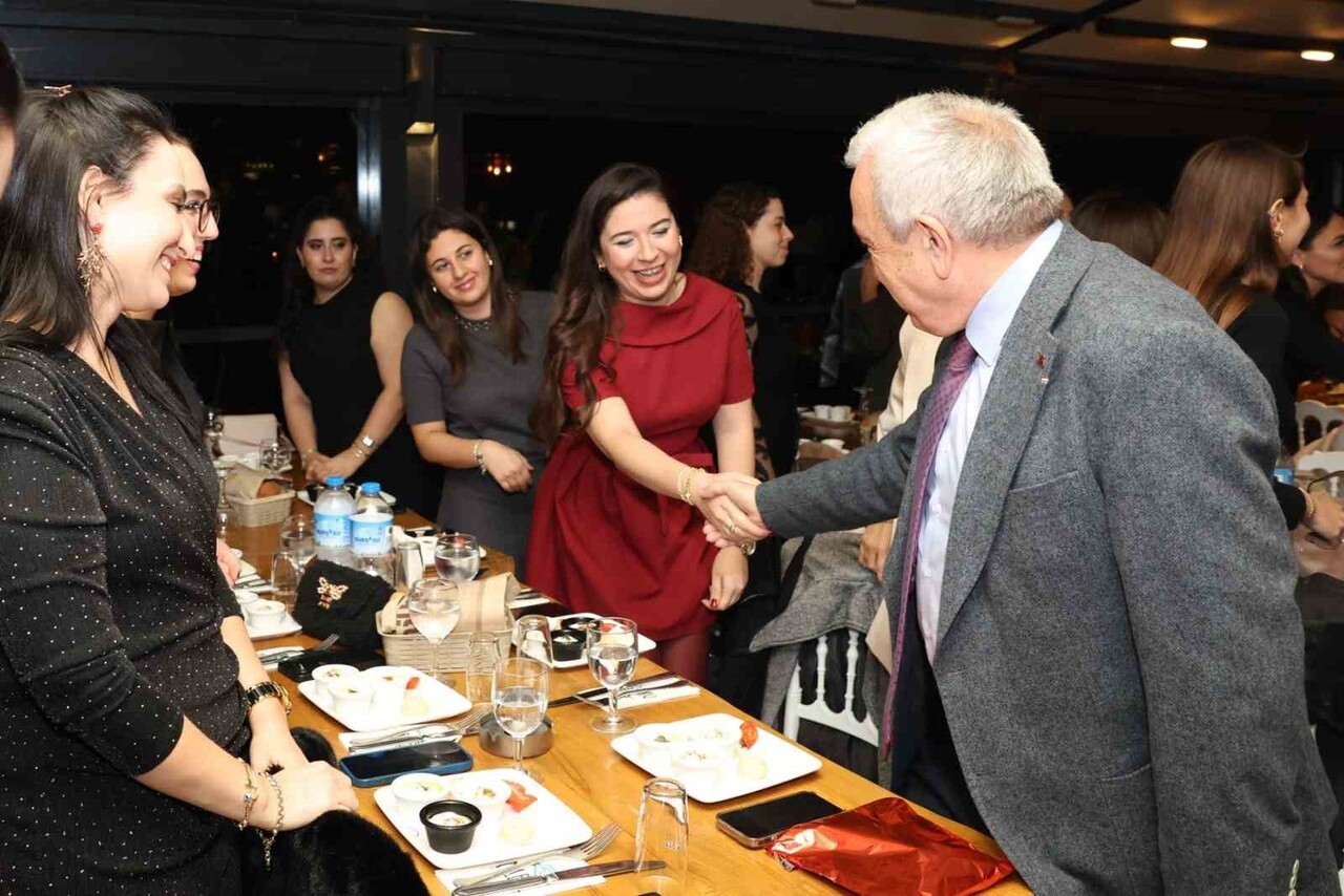 NİLÜFER BELEDİYESİ, 24 KASIM ÖĞRETMENLER GÜNÜ’NDE EĞİTİMCİLERİ YALNIZ BIRAKMADI.