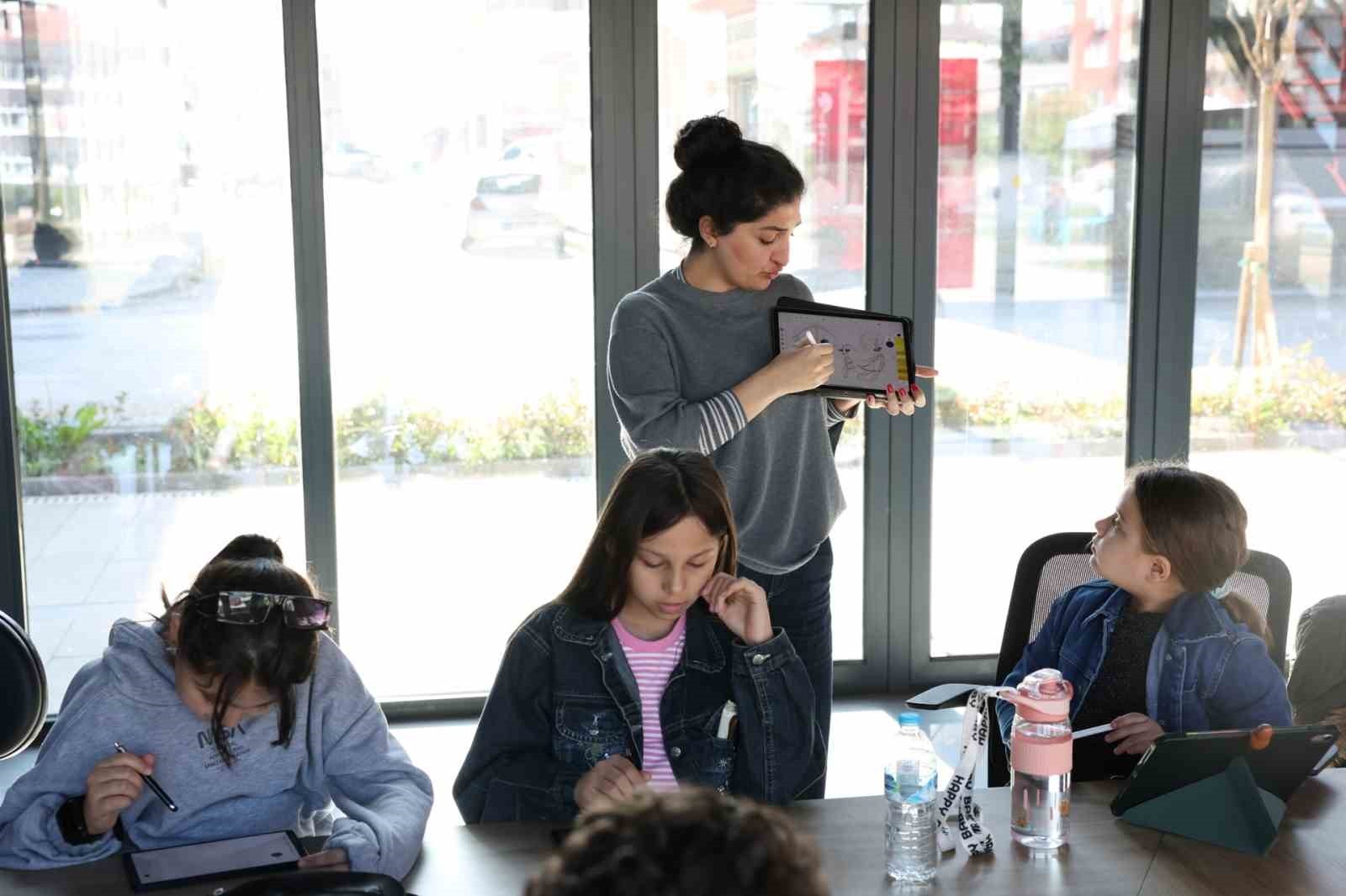 NİLÜFER BELEDİYESİ’NİN ARA TATİL ETKİNLİKLERİ KAPSAMINDA PANCAR DEPOSU’NDA DÜZENLEDİĞİ "KARAKTERDE...