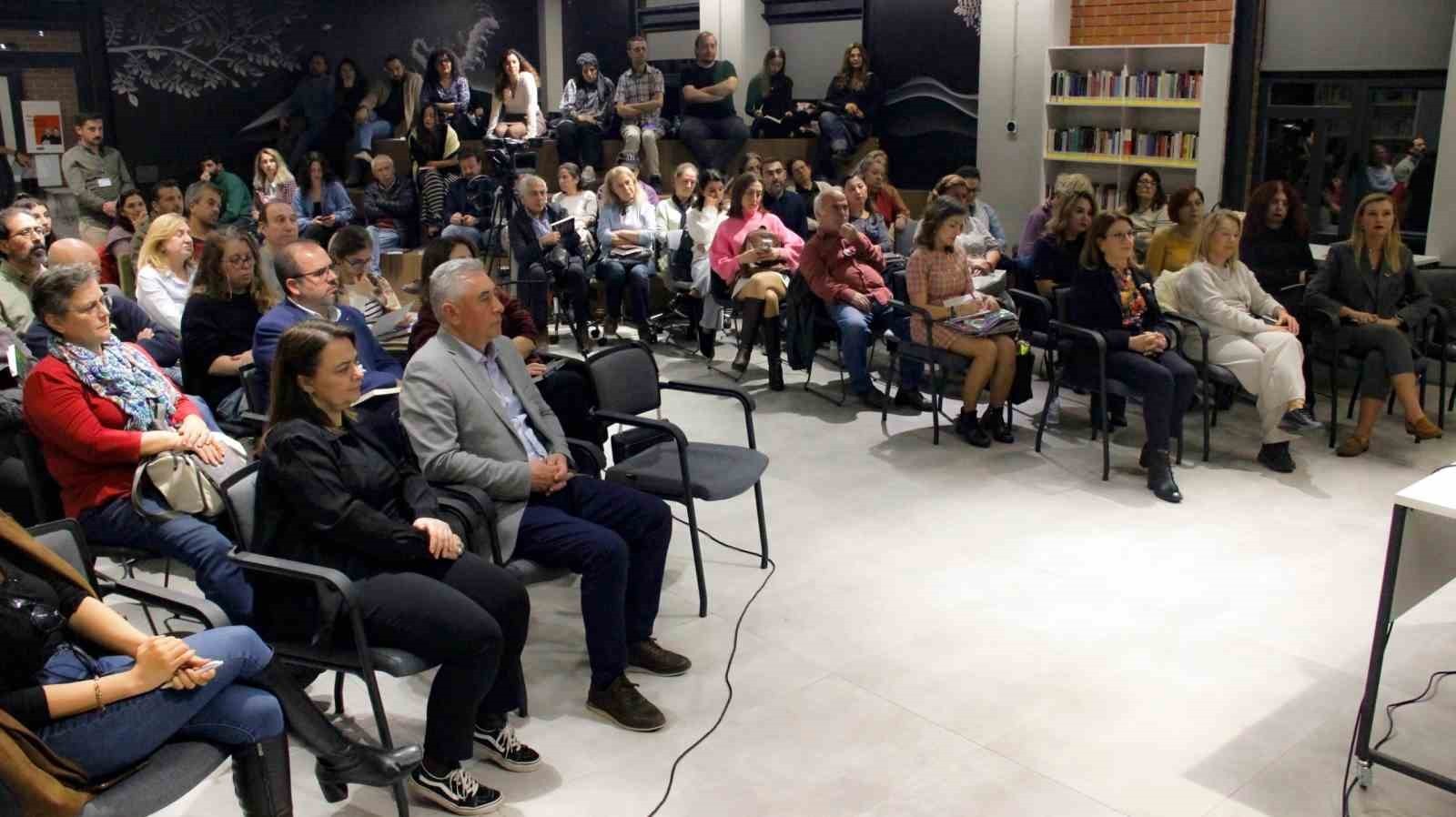 NİLÜFER BELEDİYESİ’NİN DÜZENLEDİĞİ "KOZA BULUŞMALARI" SÖYLEŞİLERİNİN KONUĞU OLAN ÜNLÜ YAZAR DR....