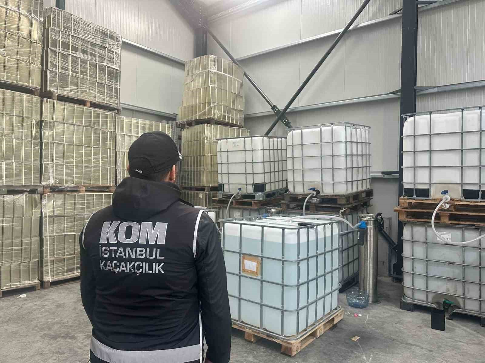 OPERASYONDA, 10 BİN 500 LİTRE ETİL-METİL OLDUĞU DEĞERLENDİRİLEN ALKOLLÜ SIVI ELE...