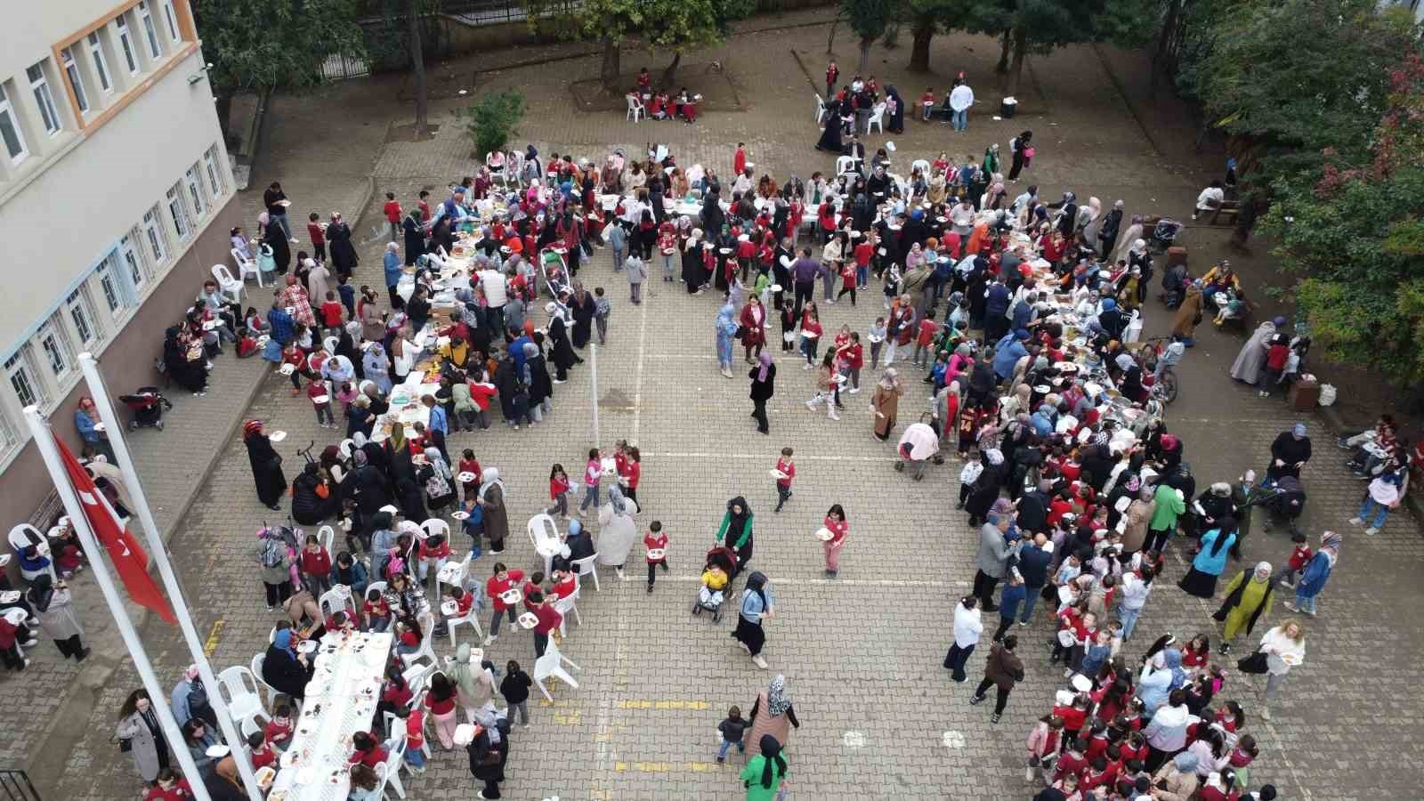 ORDU'NUN ÜNYE İLÇESİNDE İLKOKULU ÖĞRETMENLERİ, VELİLERİ VE ÖĞRENCİLERİ, GAZZE'DEKİ İHTİYAÇ...
