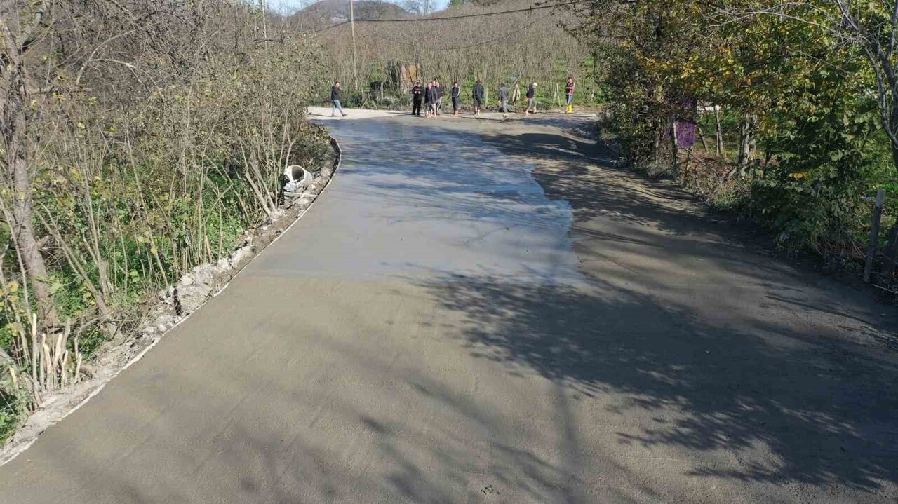 ORDU BÜYÜKŞEHİR BELEDİYESİ TARAFINDAN İL GENELİNDE İHTİYAÇ DUYULAN NOKTALARDA BETON YOL...