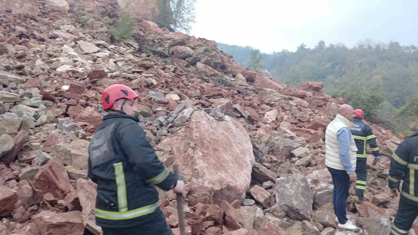 ORDU-ÇAMAŞ KARAYOLU YAKININDA BULUNAN BİR TAŞ OCAĞINDA ÇALIŞMA SIRASINDA GÖÇÜK MEYDANA...