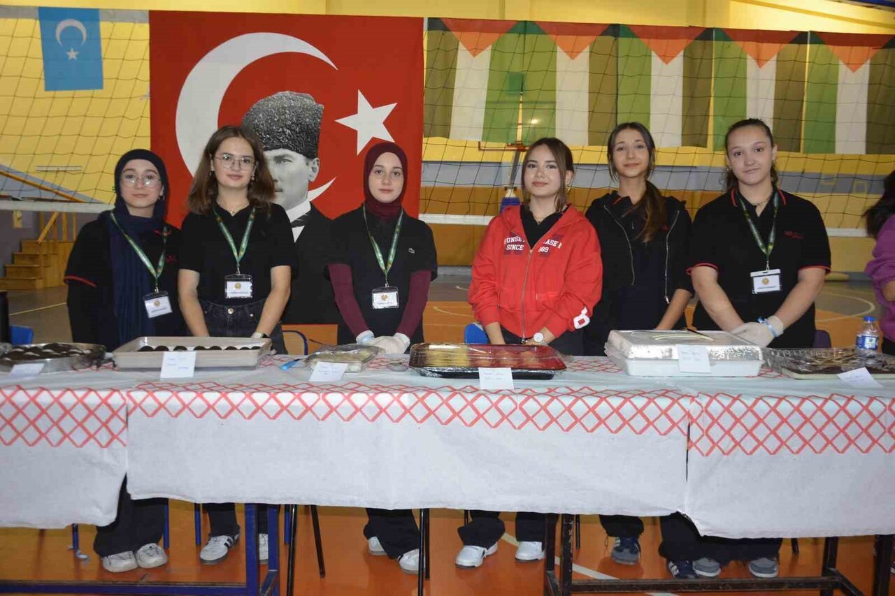 ORDU’NUN ÜNYE İLÇESİNDE GAZZE'DEKİ İNSANİ KRİZE DİKKAT ÇEKMEK VE DESTEK OLMAK AMACIYLA HAYIR...