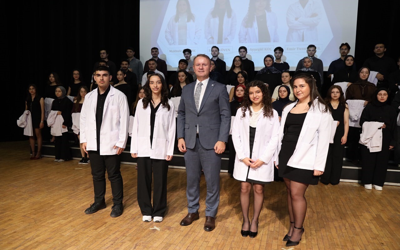 ORDU ÜNİVERSİTESİ’NDE (ODÜ), ‘DİŞ HEKİMLİĞİ HAFTASI’ KAPSAMINDA BEYAZ ÖNLÜK GİYME TÖRENİ...
