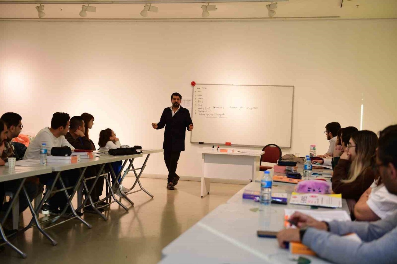 OSMANGAZİ BELEDİYESİ, HAYATA GEÇİRDİĞİ NİTELİKLİ KURSLAR SAYESİNDE ENGELLİ BİREYLERİN 2026 ENGELLİ...