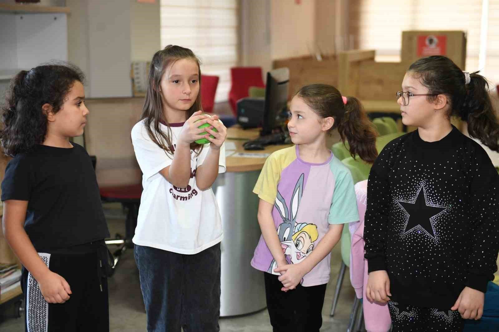 OSMANGAZİ BELEDİYESİ’NİN HAYATA GEÇİRDİĞİ KÜÇÜK YAZARLAR ATÖLYESİ’NE KATILAN ÇOCUKLAR, OYUNLAR...