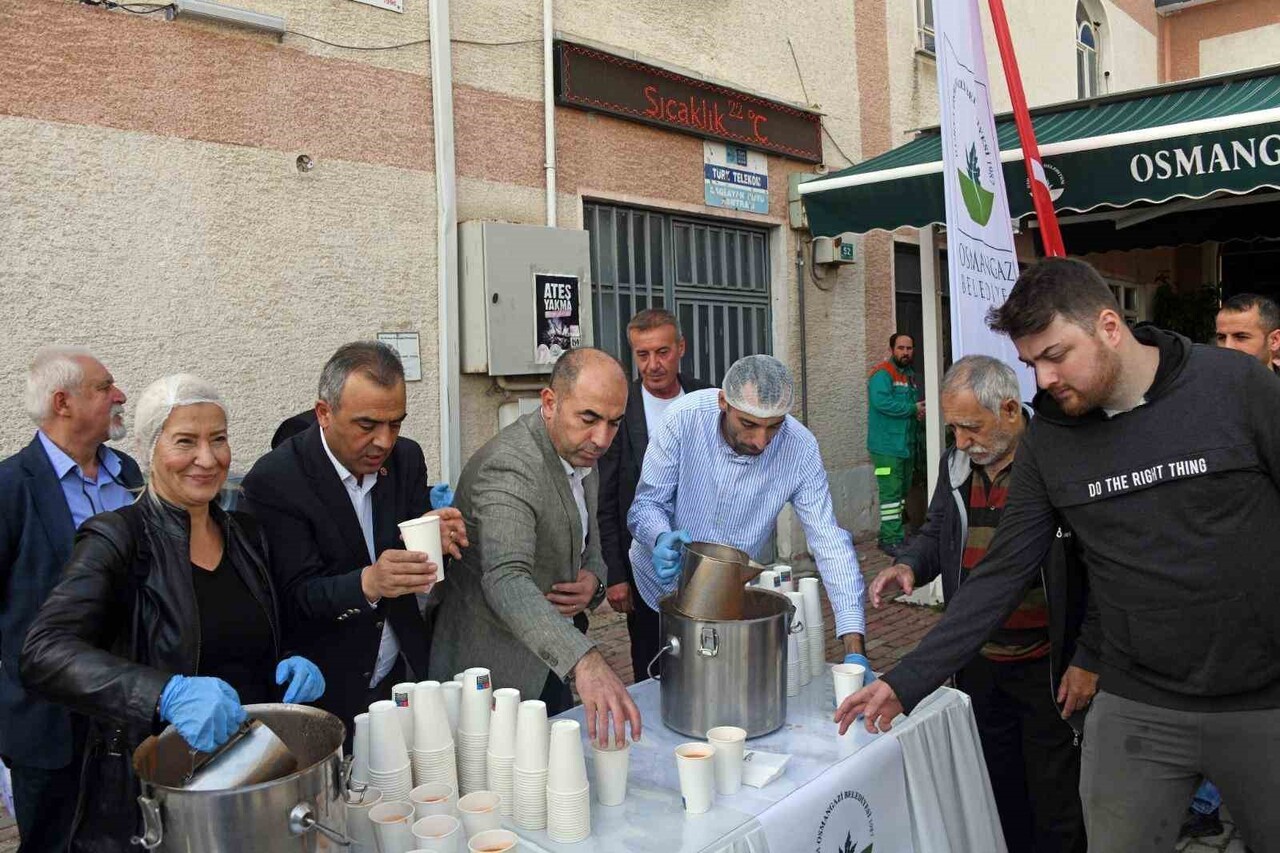 OSMANGAZİ’DE YAŞAYAN VATANDAŞLARIN İSTEK VE TALEPLERİNİ DİNLEYEREK ÇÖZÜM ÖNERİLERİ SUNMAK İÇİN HER...