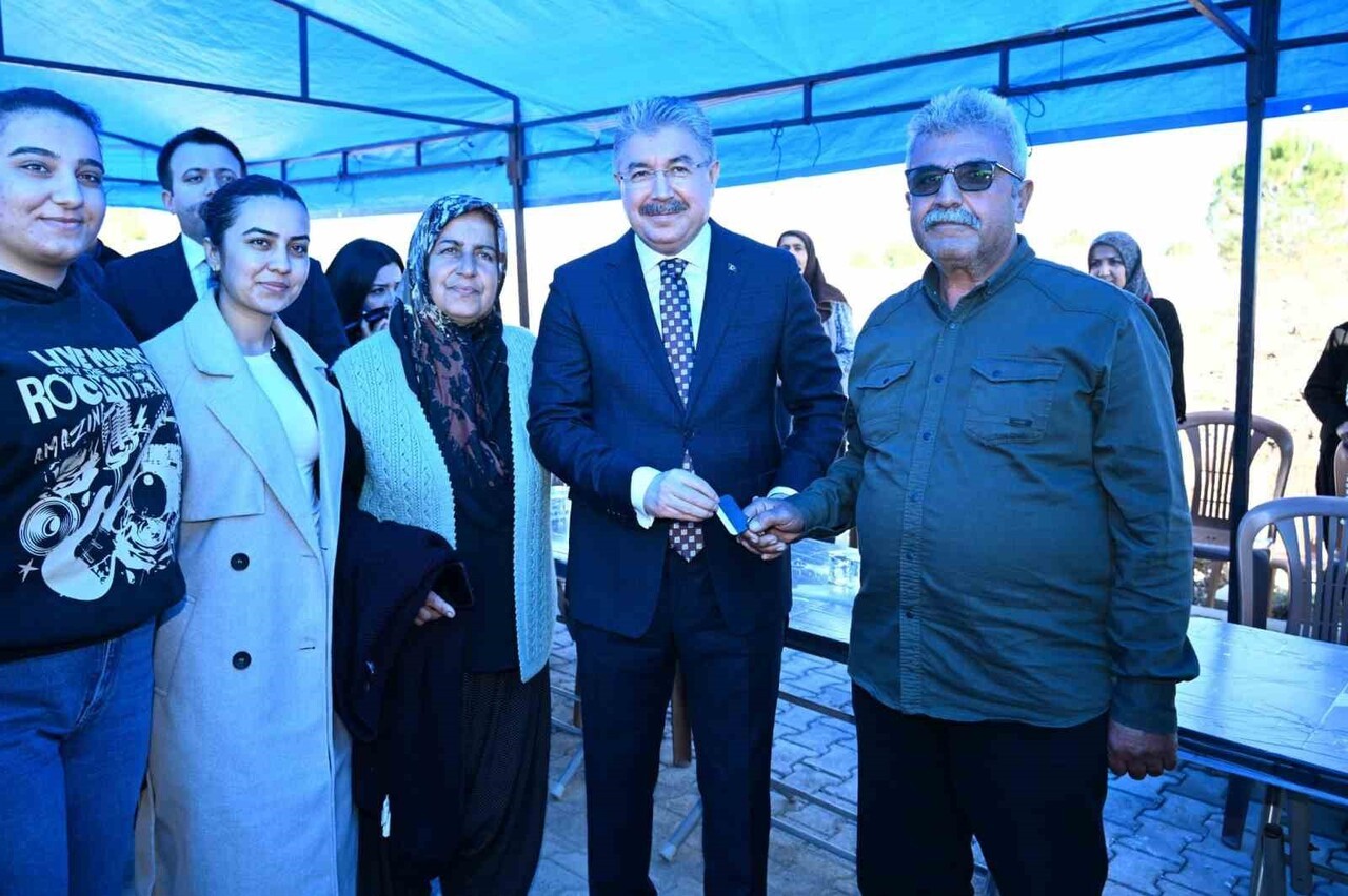 OSMANİYE’DE DEPREMZEDELERE 12 YENİ YUVA: DEPREMZEDELERE ANAHTAR TESLİMİ YAPILDI