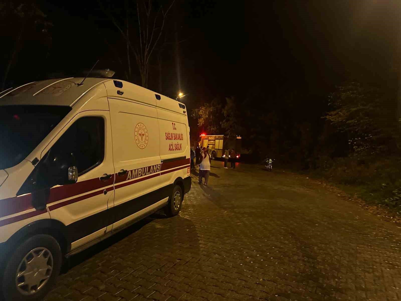 OSMANİYE’DE HAFİF TİCARİ ARAÇ EVİN DAMINA DÜŞTÜ