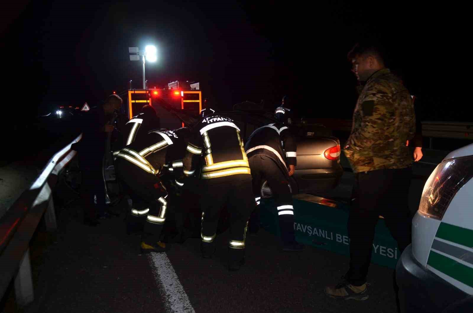 OTOMOBİL TIRA ÇARPTI, 1 KİŞİ HAYATINI KAYBETTİ