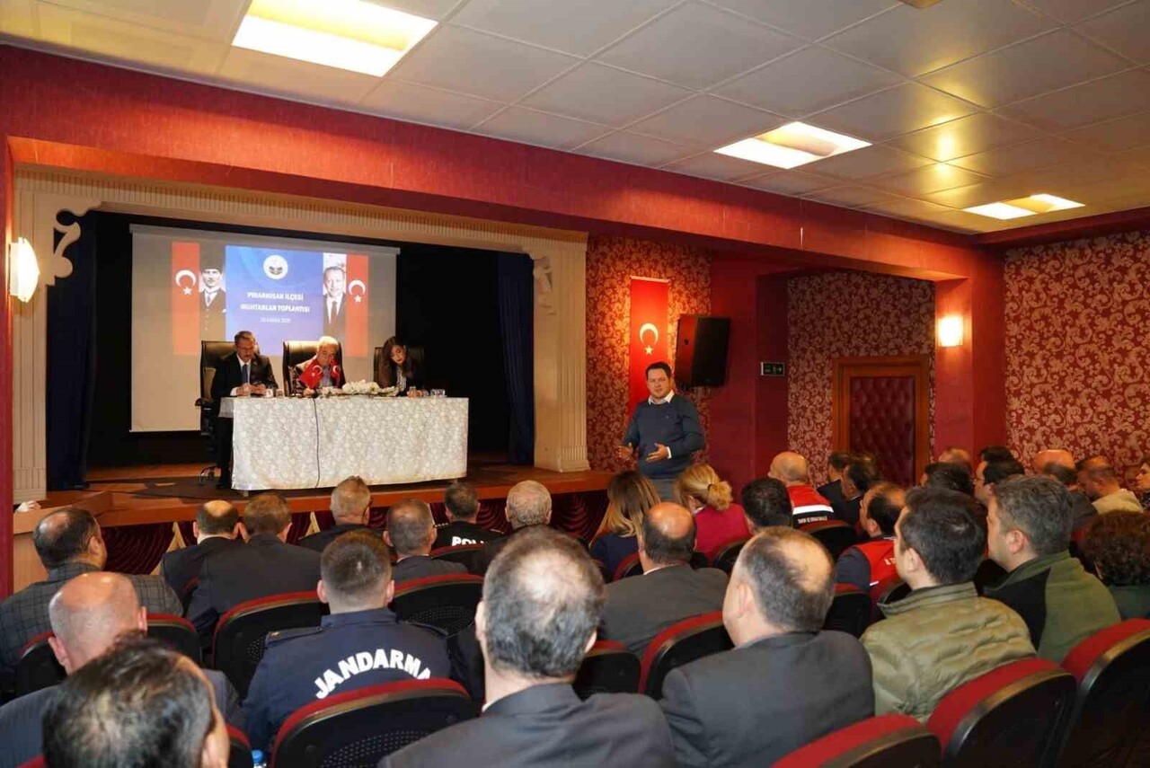 PINARHİSAR BELEDİYE BAŞKANI İHSAN TALAY, YAPTIKLARI HİZMETLERLE İLGİLİ BİLGİ VER.