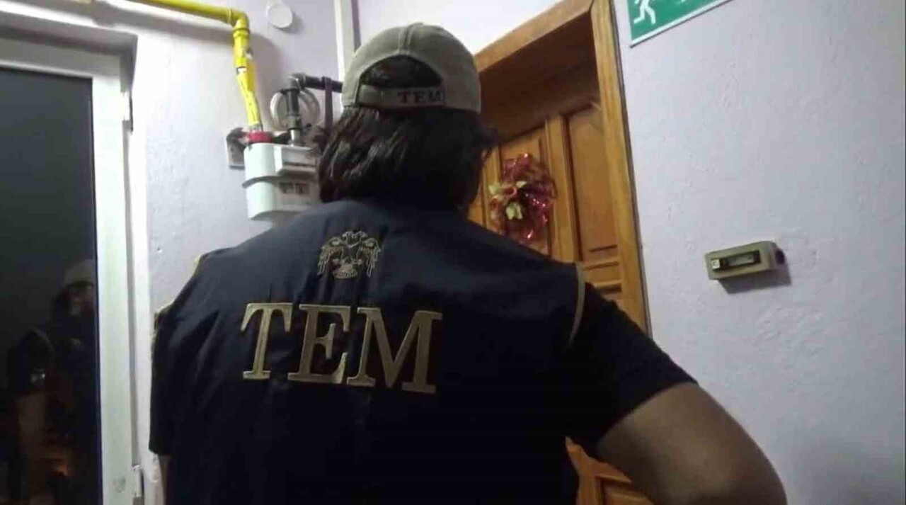 POLİS TARAFINDAN FETÖ/PDY TERÖR ÖRGÜTÜNÜN GÜNCEL BAYAN YAPILANMASINA YÖNELİK ESKİŞEHİR MERKEZLİ...