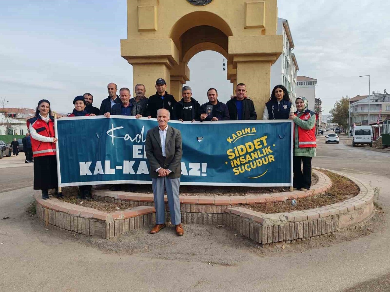 POLİS VE JANDARMA KADINLAR İÇİN MEYDANA İNDİ