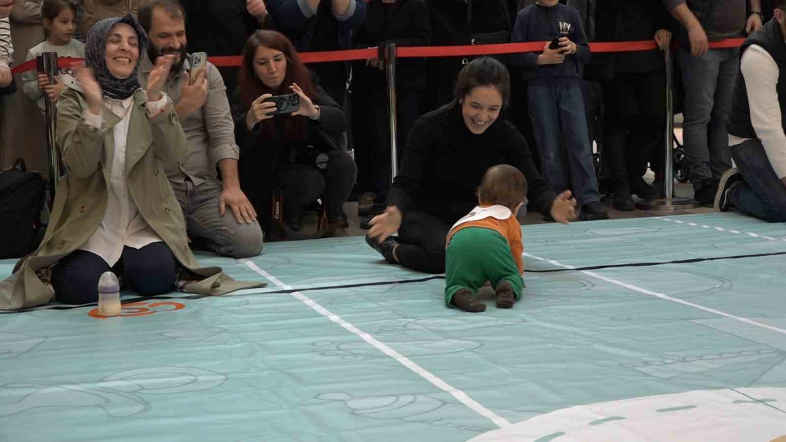 RİZE’DE DÜZENLENEN BEBEK EMEKLEME YARIŞMASINDA YARIŞMACI MİNİKLERDEN ÇOK AİLELERİ EFOR SARF EDİNCE...