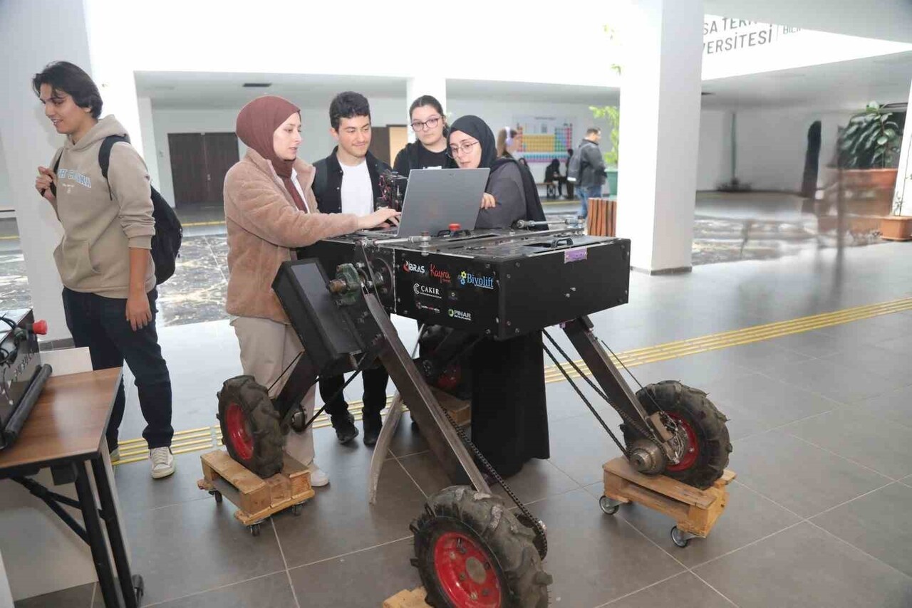 ROBOTLAR VE AKILLI SİSTEMLER ALANINDA UZMANLAŞANBTÜ’DE "ROBOT GÜNLERİ" DÜZENLENDİ.