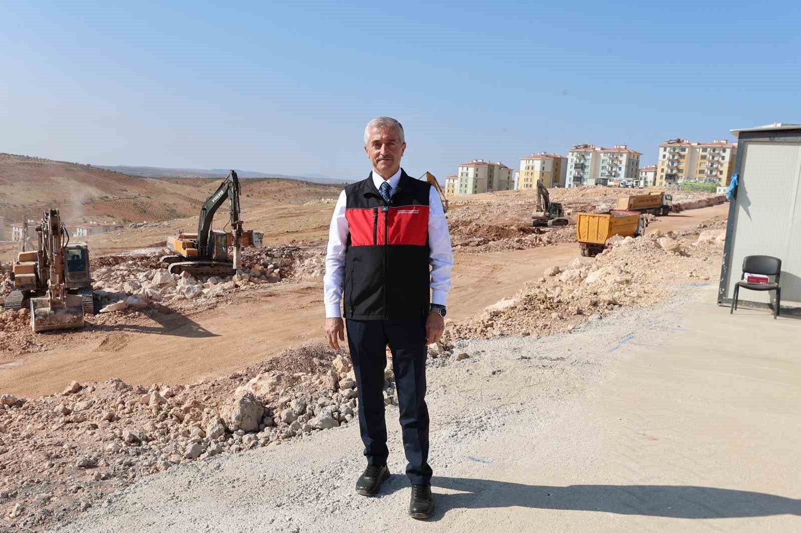 ŞAHİNBEY BELEDİYE BAŞKANI MEHMET TAHMAZOĞLU, 10 BİN SOSYAL KONUT PROJESİ'NİN İLK ETABI OLAN 3 BİN...