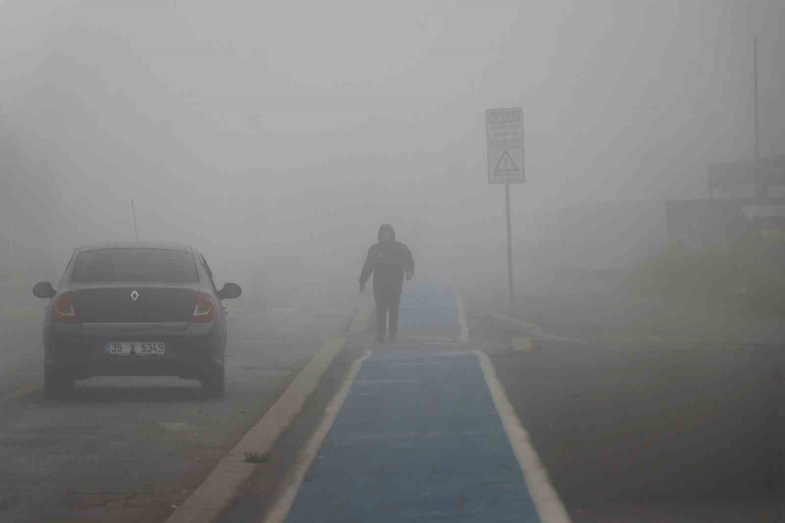 SAKARYA'DA SABAH SAATLERİNDE ETKİLİ OLAN SİS, ŞEHRİN BİRÇOK NOKTASINI ETKİSİ ALTINA ALDI. GÖRÜŞ...