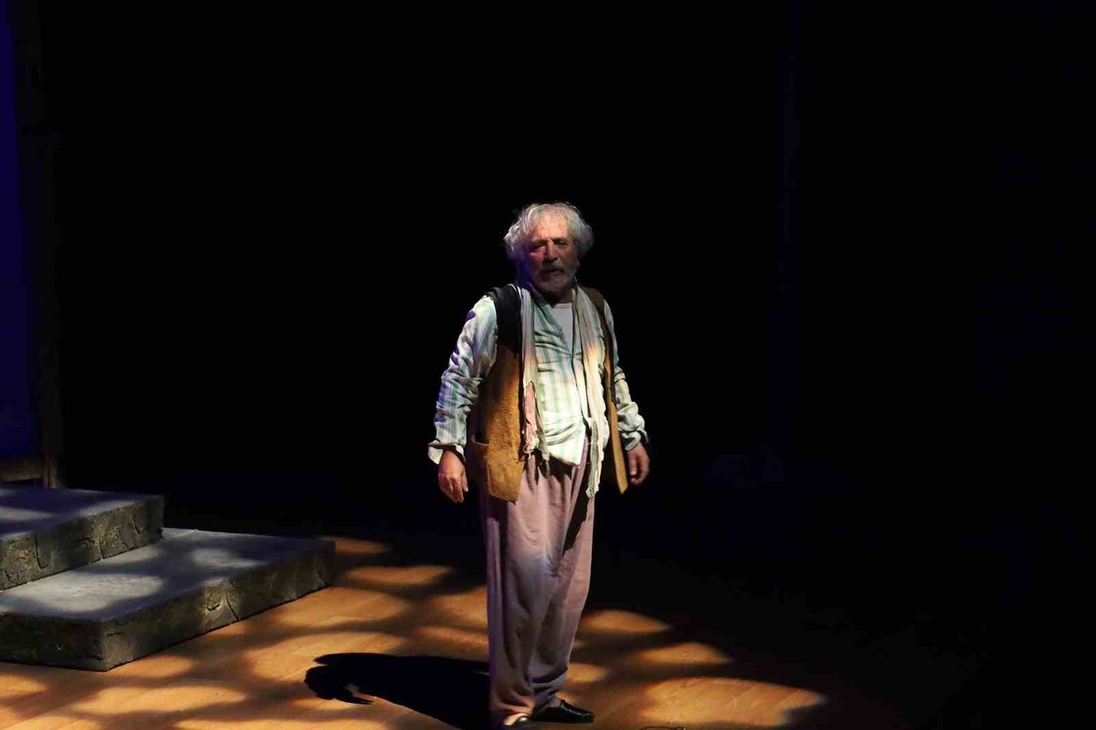 SAKARYA BÜYÜKŞEHİR BELEDİYESİ KASIM KÜLTÜR SANAT ETKİNLİKLERİ “DELİ İBRAM DİVANI” ADLI TİYATRO...