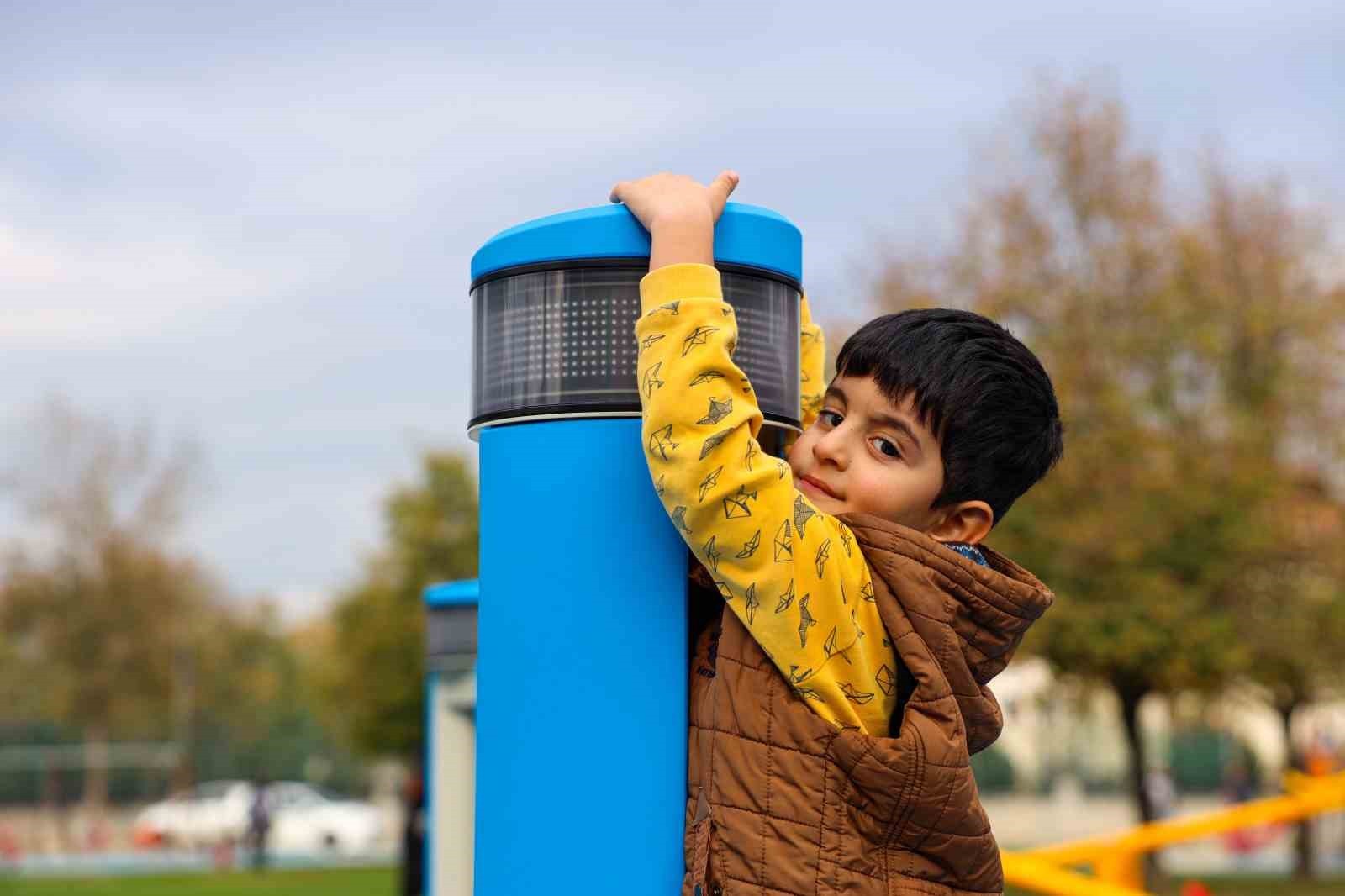 SAKARYA BÜYÜKŞEHİR BELEDİYESİ’NİN ÖZELLİKLE ÇOCUKLARIN İLGİSİNİ ÇEKECEK OLAN DJ KABİNİ, ZEKA...