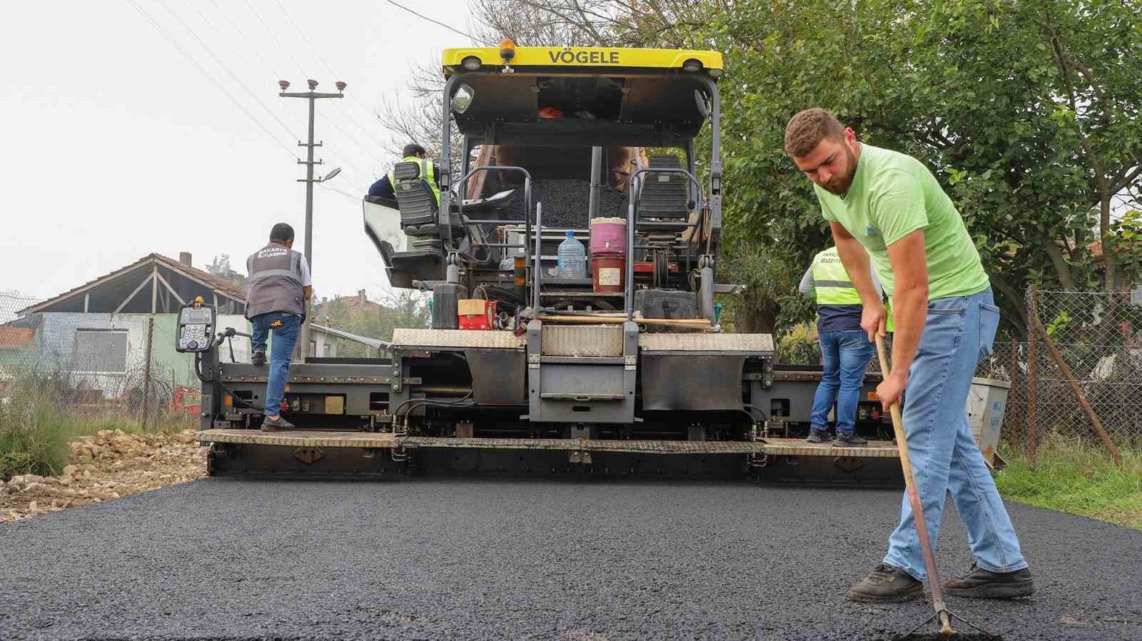 SAKARYA BÜYÜKŞEHİR BELEDİYESİ, PAMUKOVA KIRSAL MAHALLERİNDE BAŞLATTIĞI 16 KİLOMETRELİK SICAK...