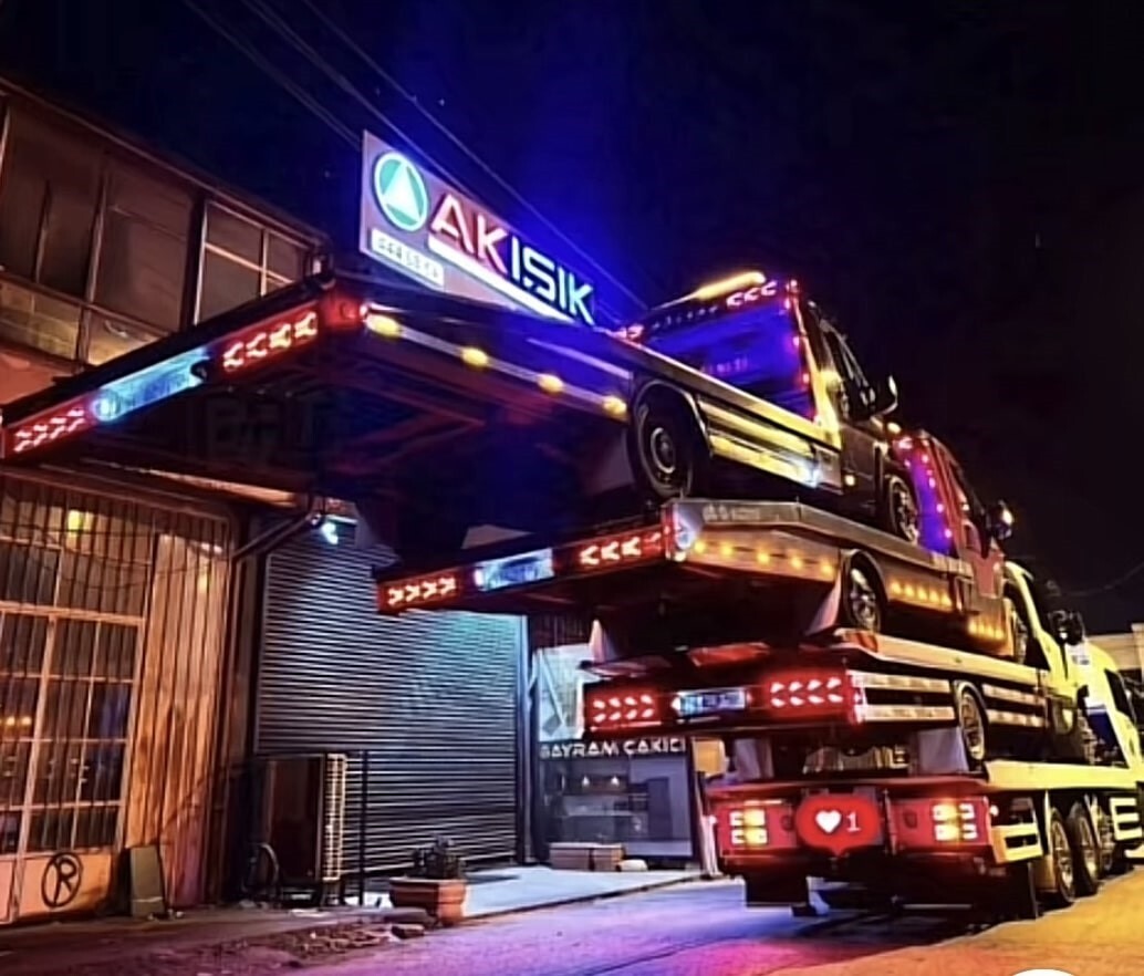 SAKARYA’DA BİR ÇEKİCİ OPERATÖRÜ, ÇALIŞTIĞI KURTARICININ ÜZERİNE 3 FARKLI ÇEKİCİYİ ÜST ÜSTE...