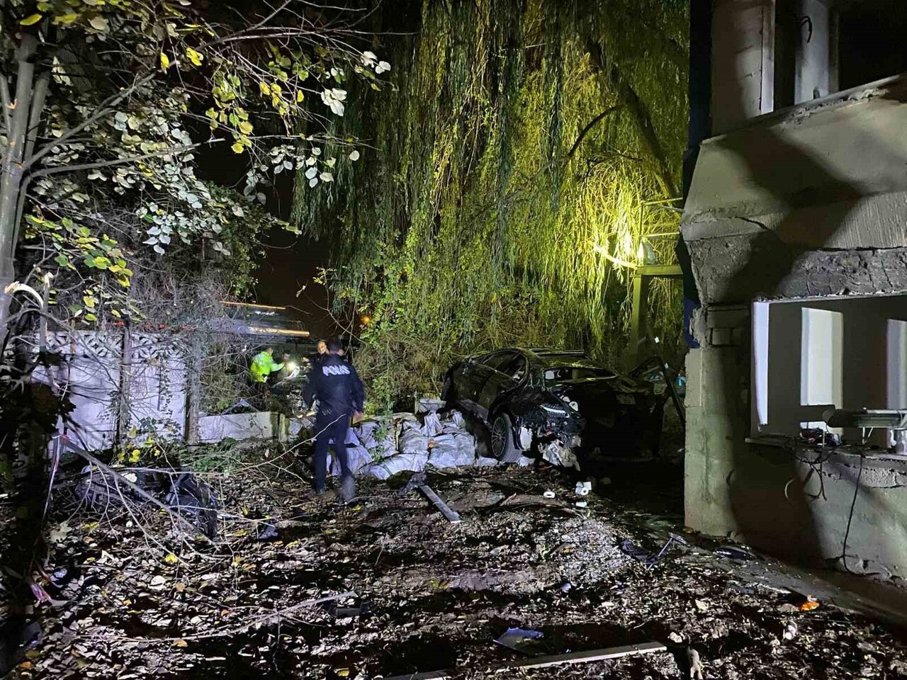 SAKARYA’NIN ARİFİYE İLÇESİ D-650 KARA YOLU OTOBAN KÖPRÜSÜ ÜZERİNDE ÇARPIŞARAK KONTROLDEN ÇIKAN İKİ...