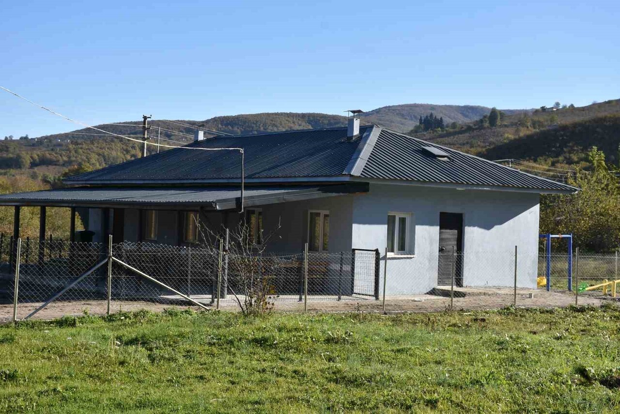 SAKARYA’NIN HENDEK İLÇESİNDE UZUN SÜREDİR ATIL DURUMDA BULUNAN OKUL BİNASI, MAHALLE SAKİNLERİNİN...