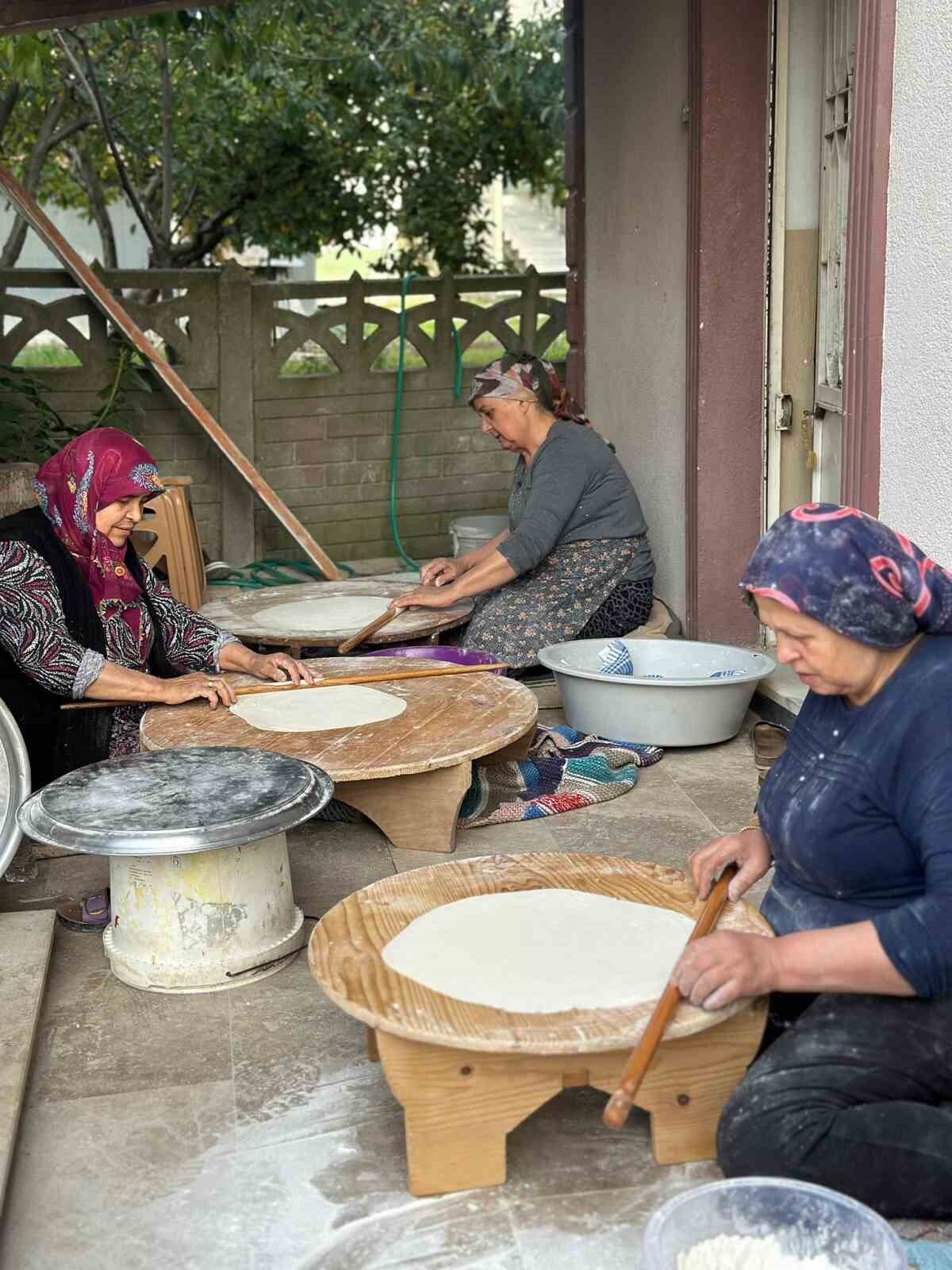 SAKARYA’NIN KAYNARCA İLÇESİNDE EV HANIMLARI, RAMAZAN AYINA HAZIRLIK ÇERÇEVESİNDE GELENEKSEL...