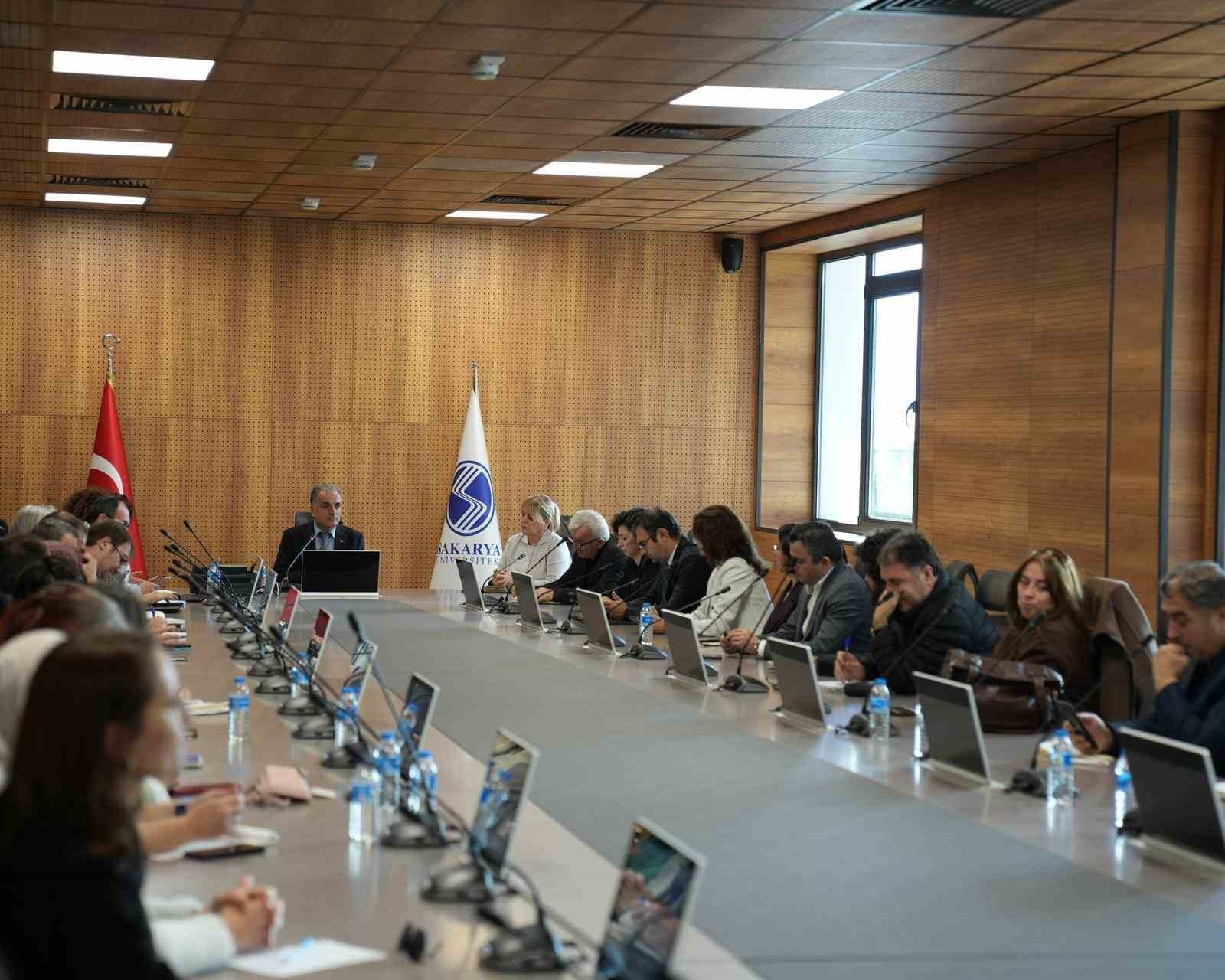 SAKARYA ÜNİVERSİTESİNDE YENİ TEKNOLOJİK GELİŞMELER VE DEĞİŞİMLER DOĞRULTUSUNDA EĞİTİM-ÖĞRETİM...