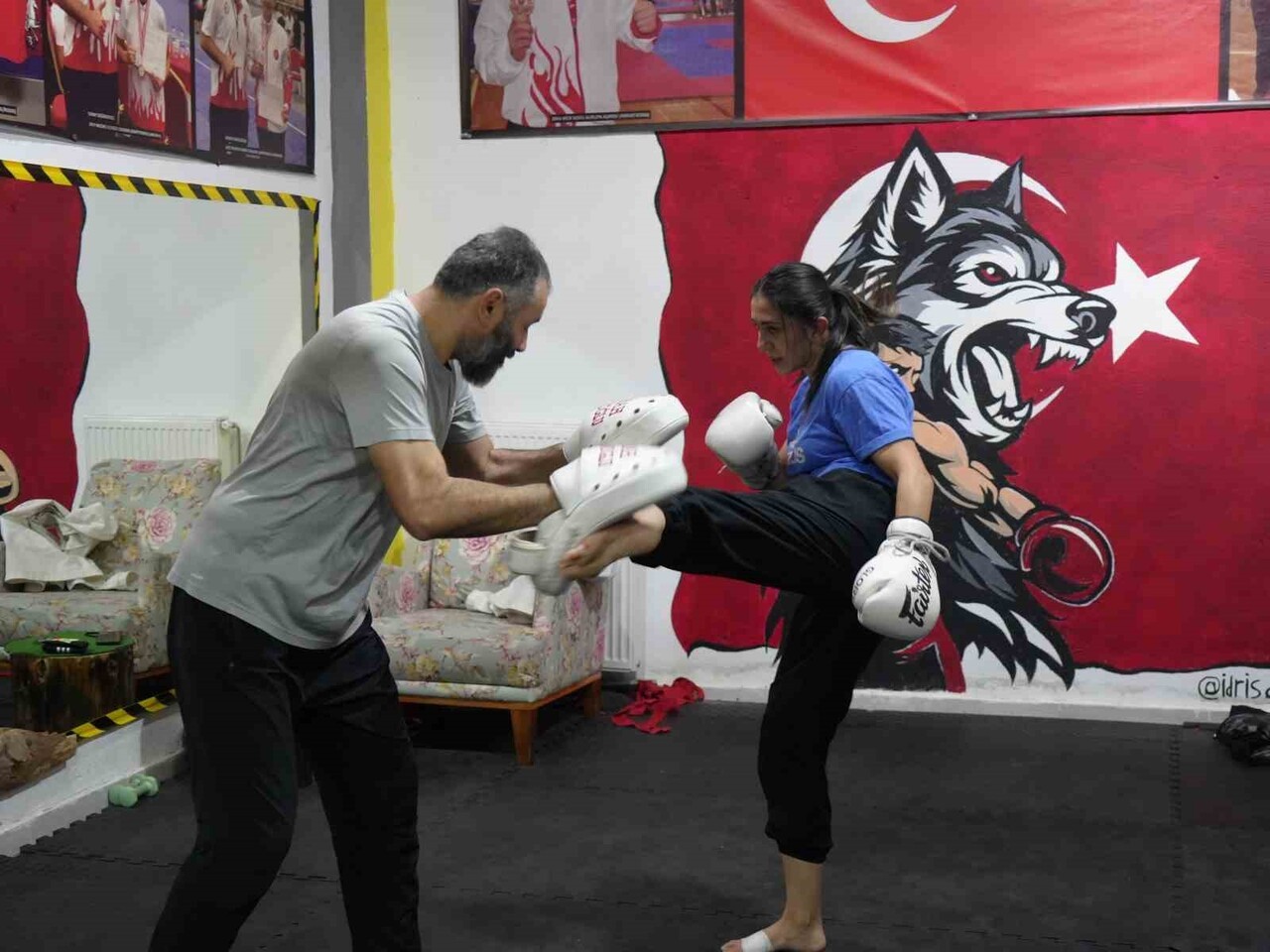 ŞAMPİYON KİCK BOKÇU ASUMAN ÇIĞLIOĞLU, HAZIRLIKLARINI SÜRDÜRÜYOR