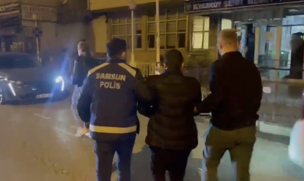 SAMSUN'DA 12 YIL 9 AY 22 GÜN HAPİS CEZASI BULUNAN BİR KİŞİ POLİSİN TAKİBİ SONUCU...