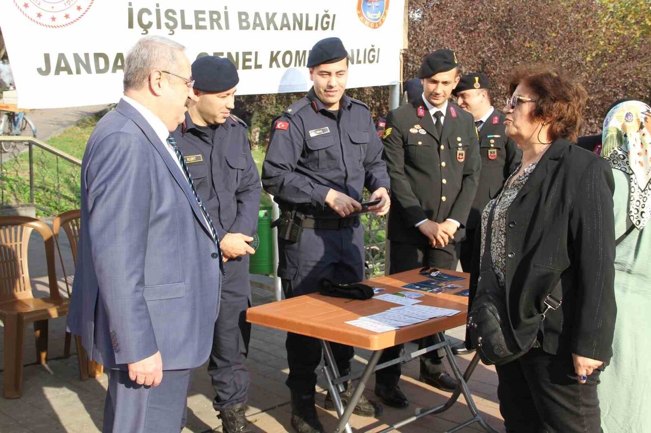 SAMSUN'UN ÇARŞAMBA İLÇESİNDE, 25 KASIM "KADINA YÖNELİK ŞİDDETE KARŞI ULUSLARARASI MÜCADELE GÜNÜ"...