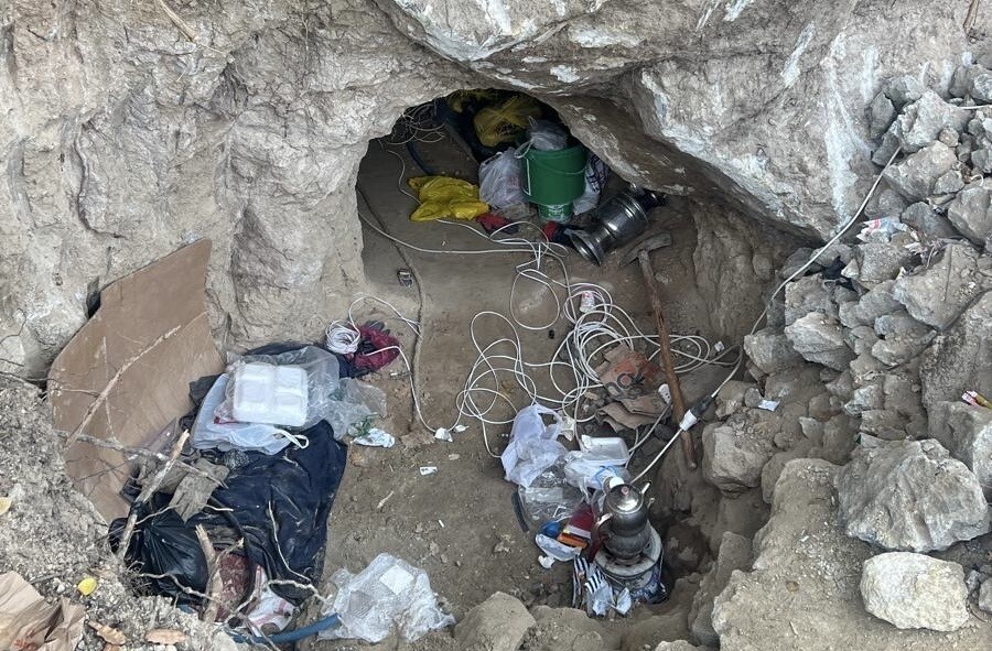 SAMSUN'UN TEKKEKÖY VE HAVZA İLÇELERİNDE İZİNSİZ KAZI YAPTIĞI BELİRLENEN 2 AYRI KİŞİ, JANDARMA...