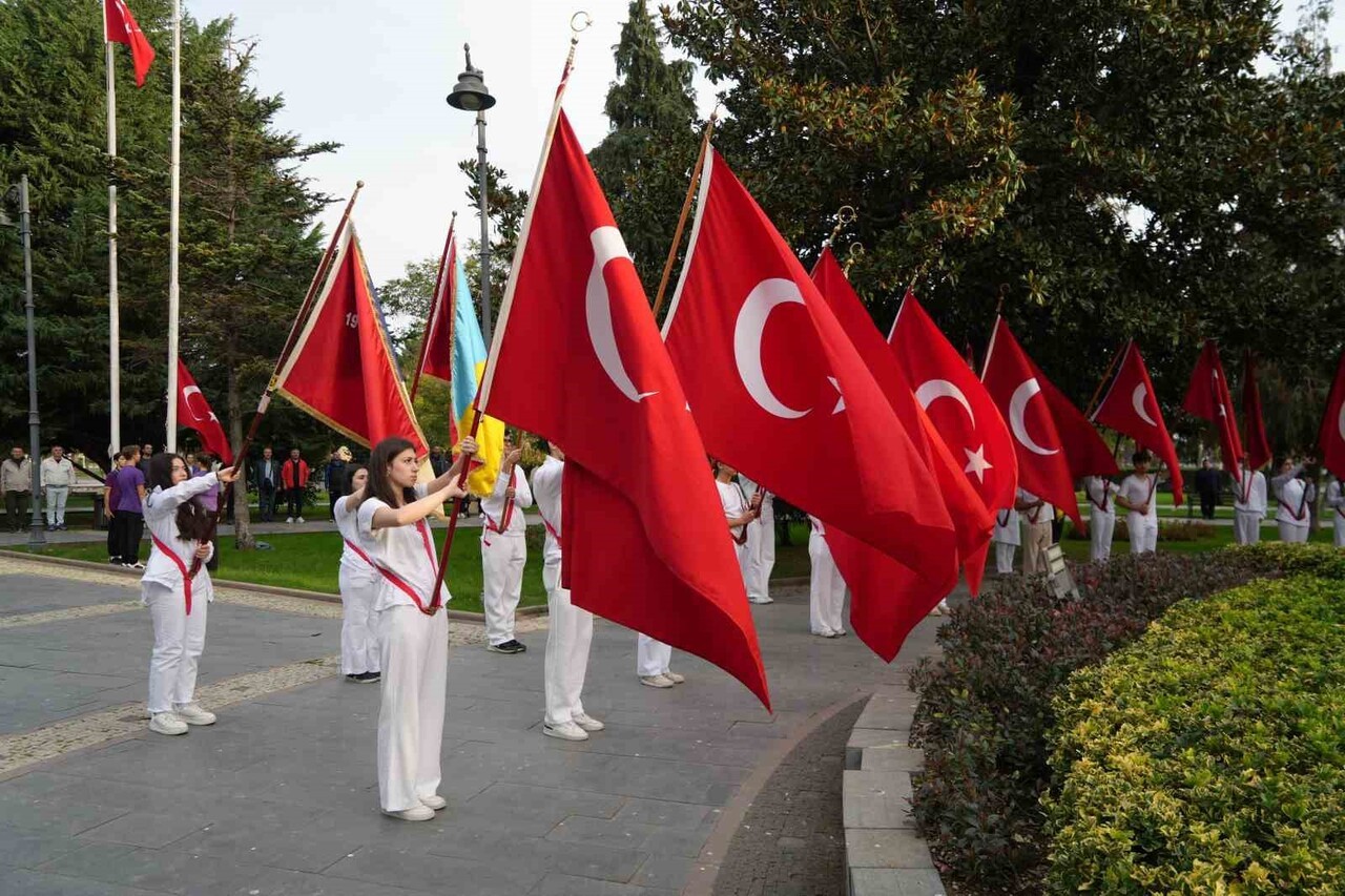 SAMSUN’DA 24 KASIM ÖĞRETMENLER GÜNÜ, ATATÜRK ANITI'NDA YAPILAN TÖRENLE BAŞLADI. SAMSUN İL MİLLİ...