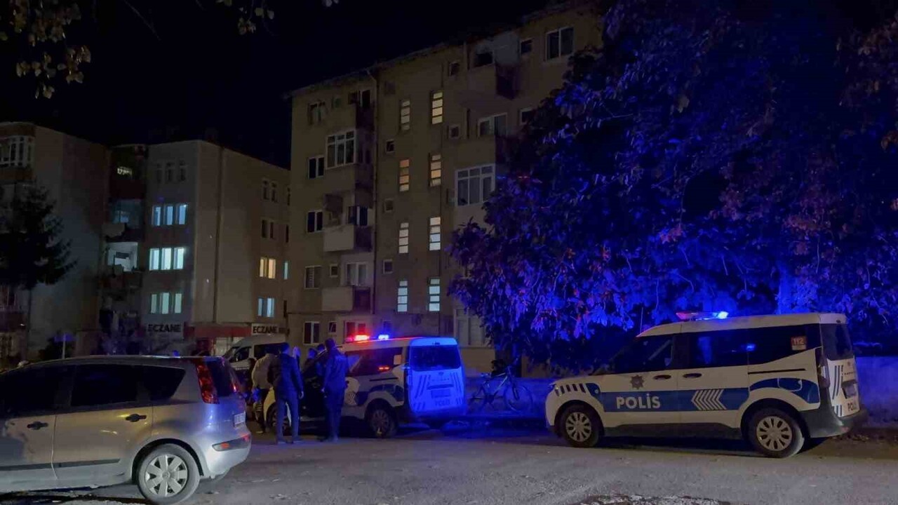 SAMSUN’DA CEZAEVİNDEN İZİNLİ ÇIKAN 39 YAŞINDAKİ NECİP SEZER EVİNİN BALKONUNDA ÖLÜ OLARAK...