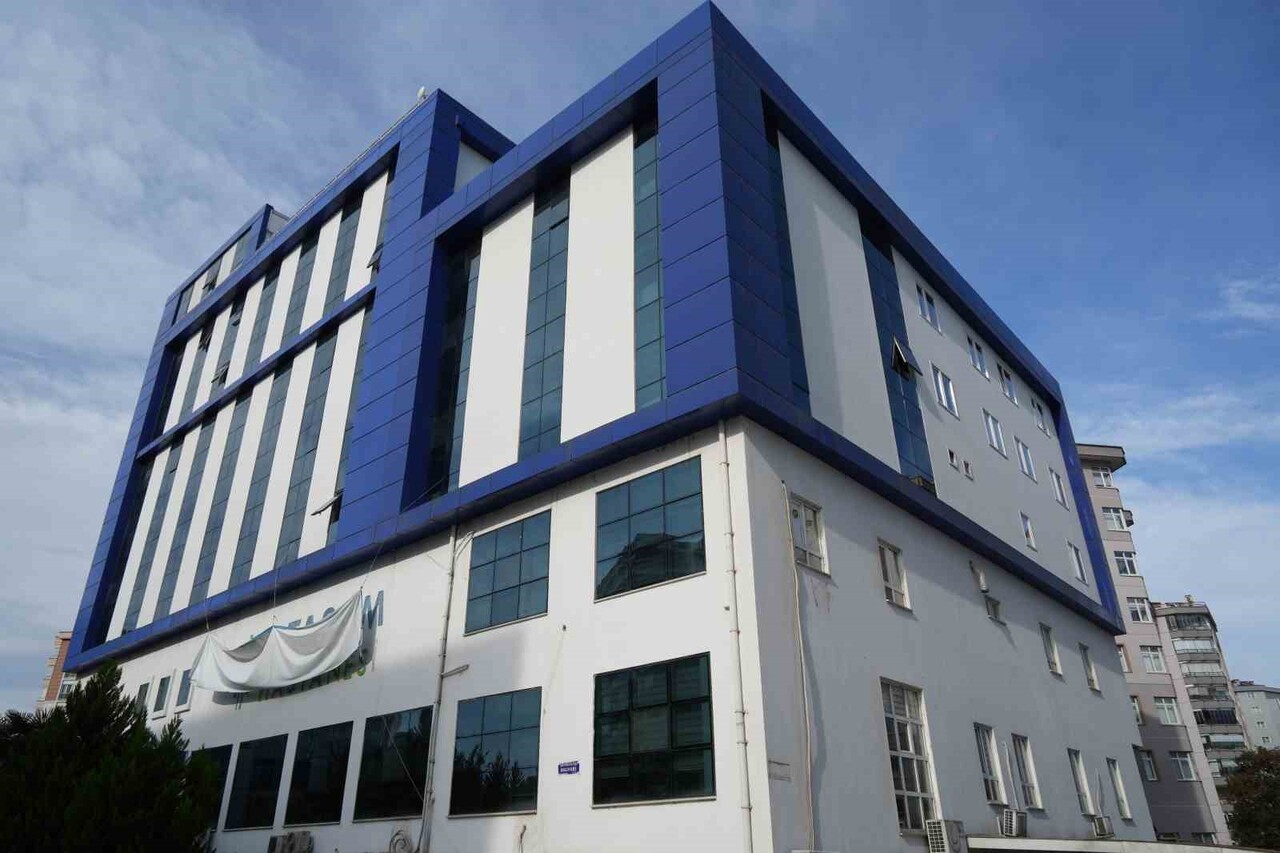 SAMSUN’DA EKONOMİK SIKINTILAR NEDENİYLE FAALİYETLERİNE ARA VEREN ATASAM HASTANESİ’NDE YAKLAŞIK 200...